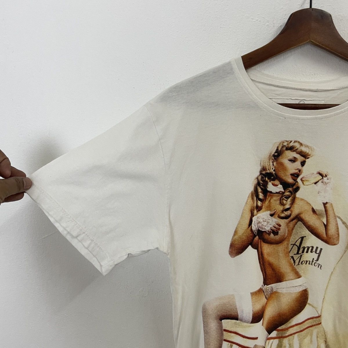 Vintage Vintage Amy Monton Naked Tee Size US S / EU 44-46 / 1 - 2 Thumbnail