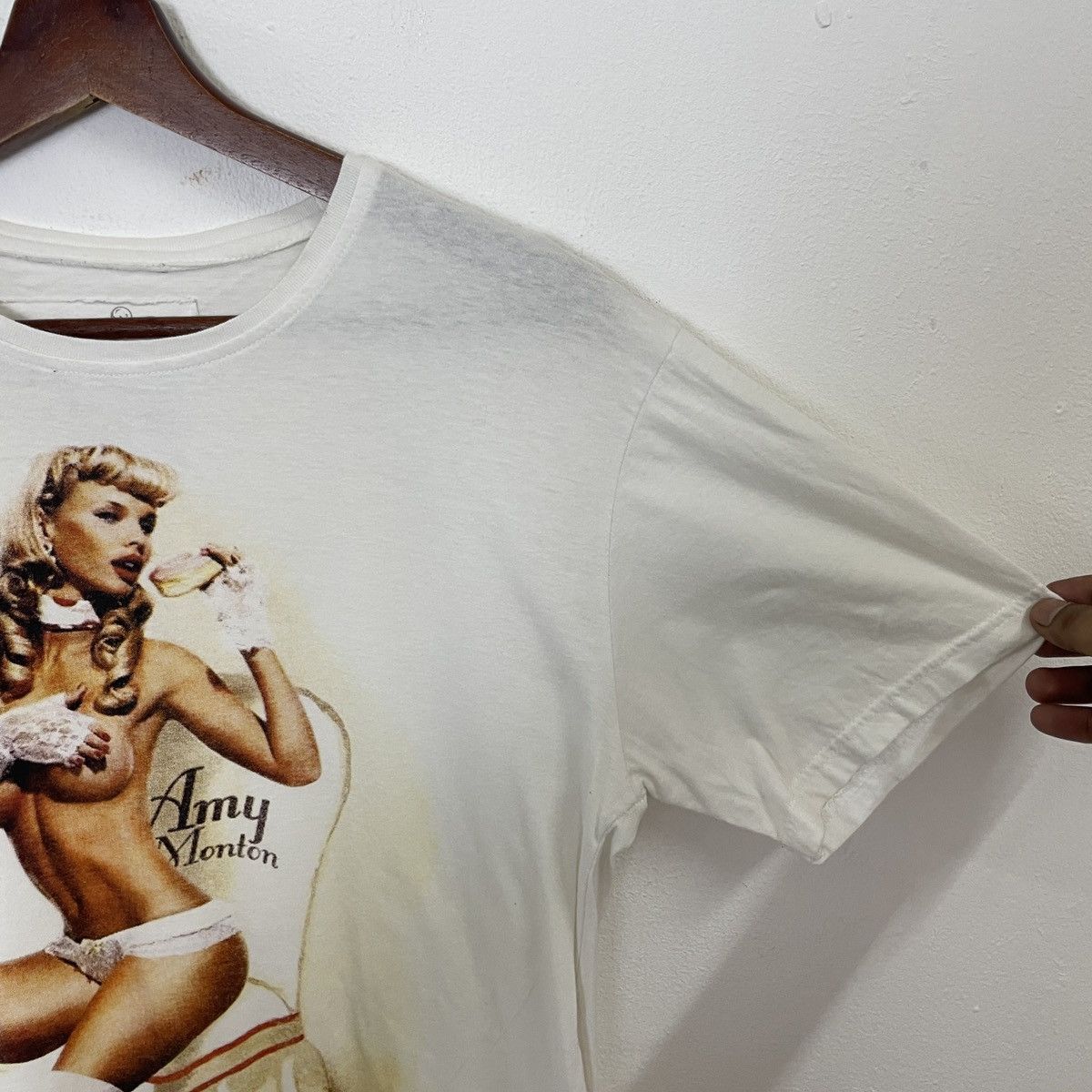Vintage Vintage Amy Monton Naked Tee Size US S / EU 44-46 / 1 - 3 Thumbnail