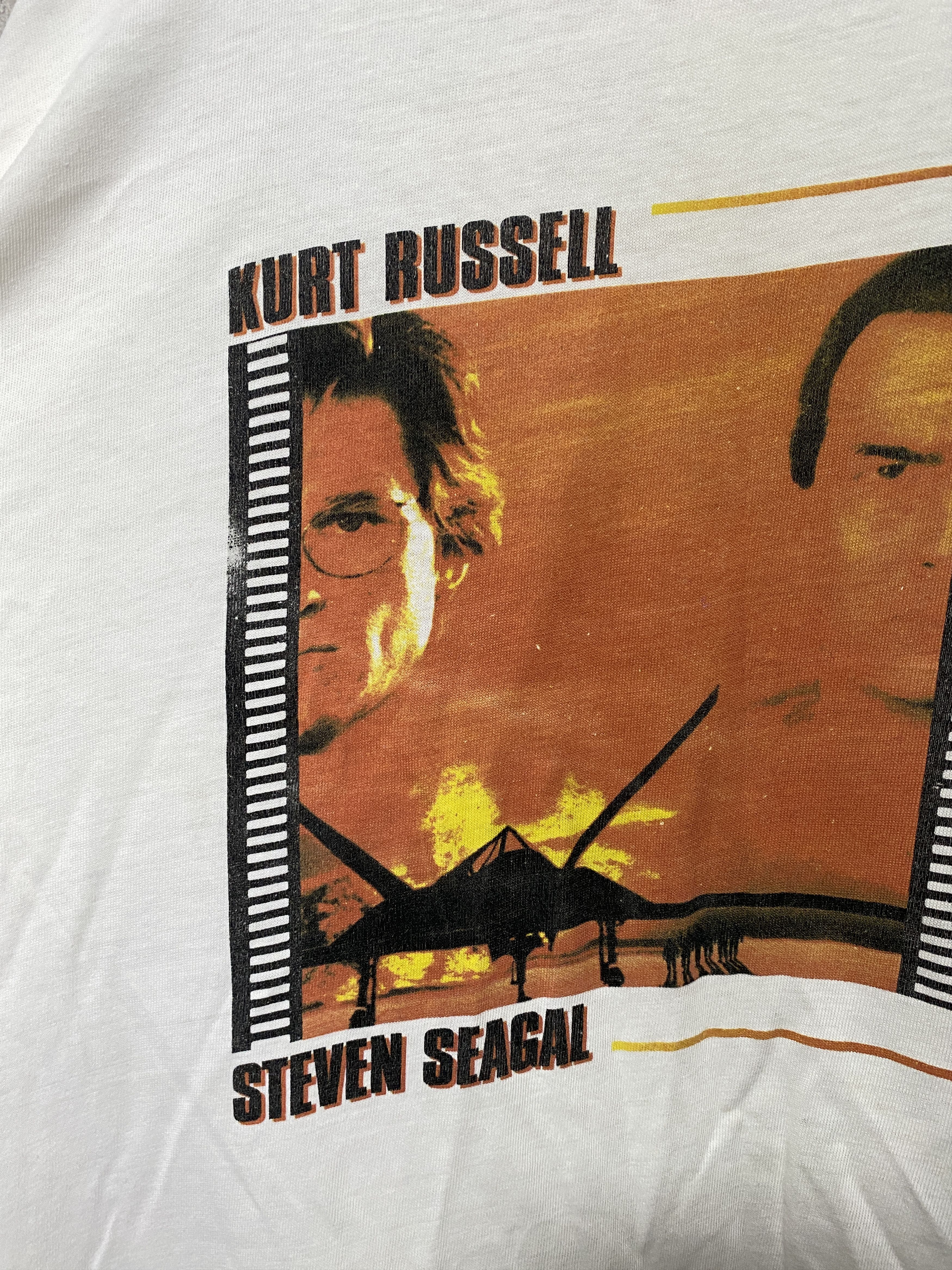 Vintage Vintage 1996 Executive Decision movie T-shirt Size US XL / EU 56 / 4 - 6 Thumbnail