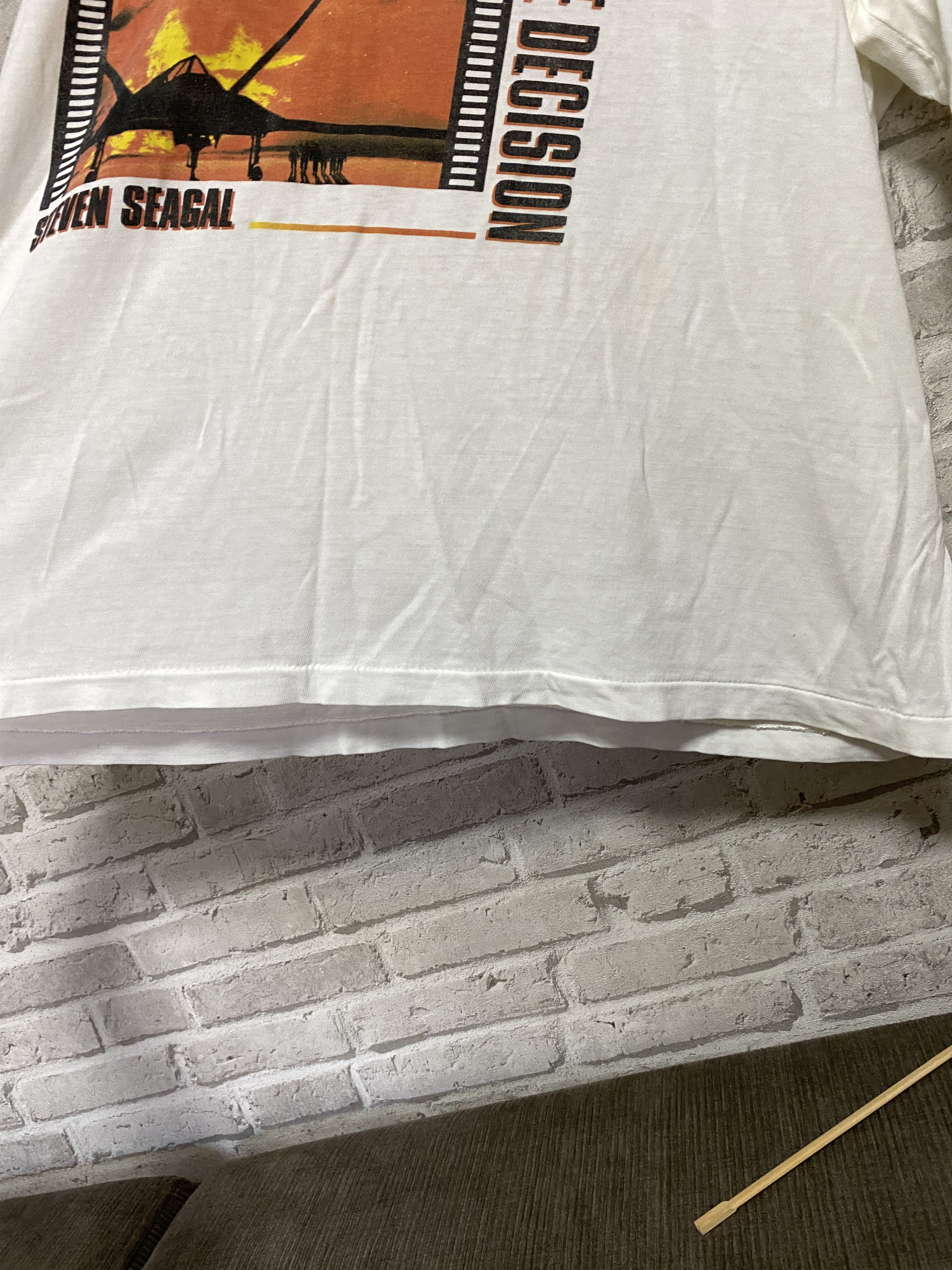 Vintage Vintage 1996 Executive Decision movie T-shirt Size US XL / EU 56 / 4 - 12 Thumbnail