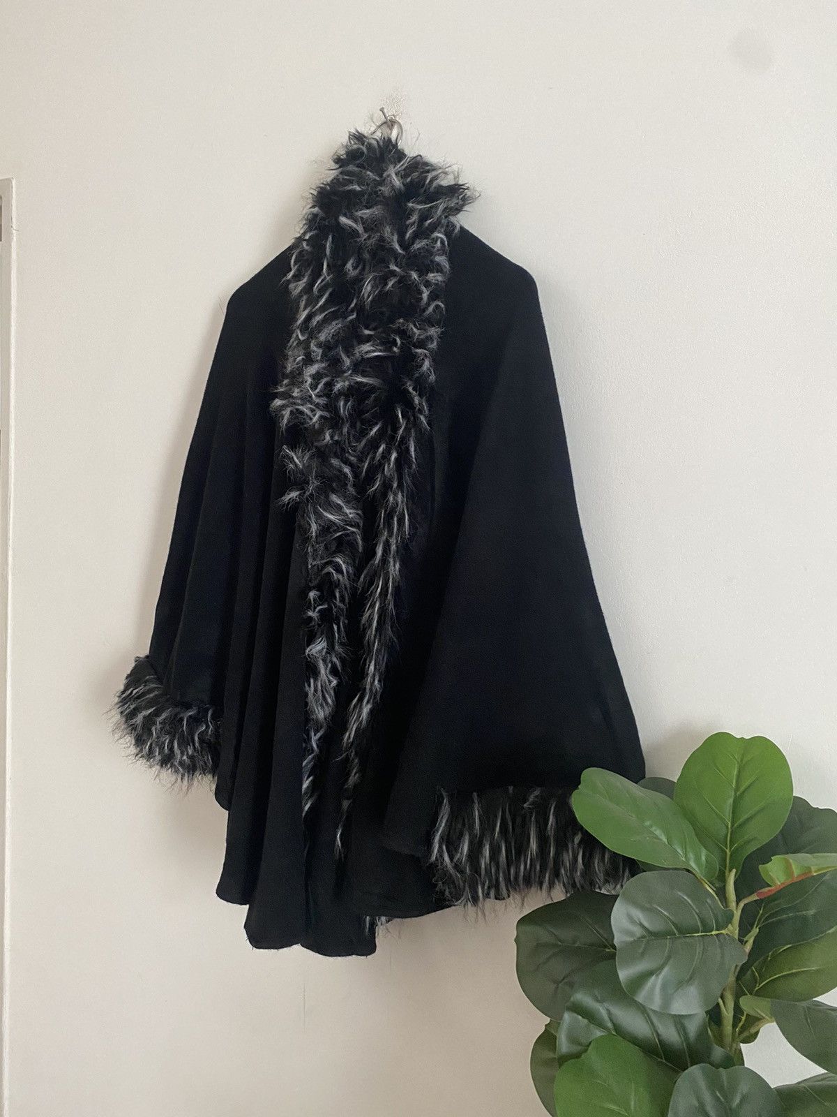 Vintage MOHAIR cardigan Oversized design fur poncho black colour Size US XL / EU 56 / 4 - 2 Thumbnail