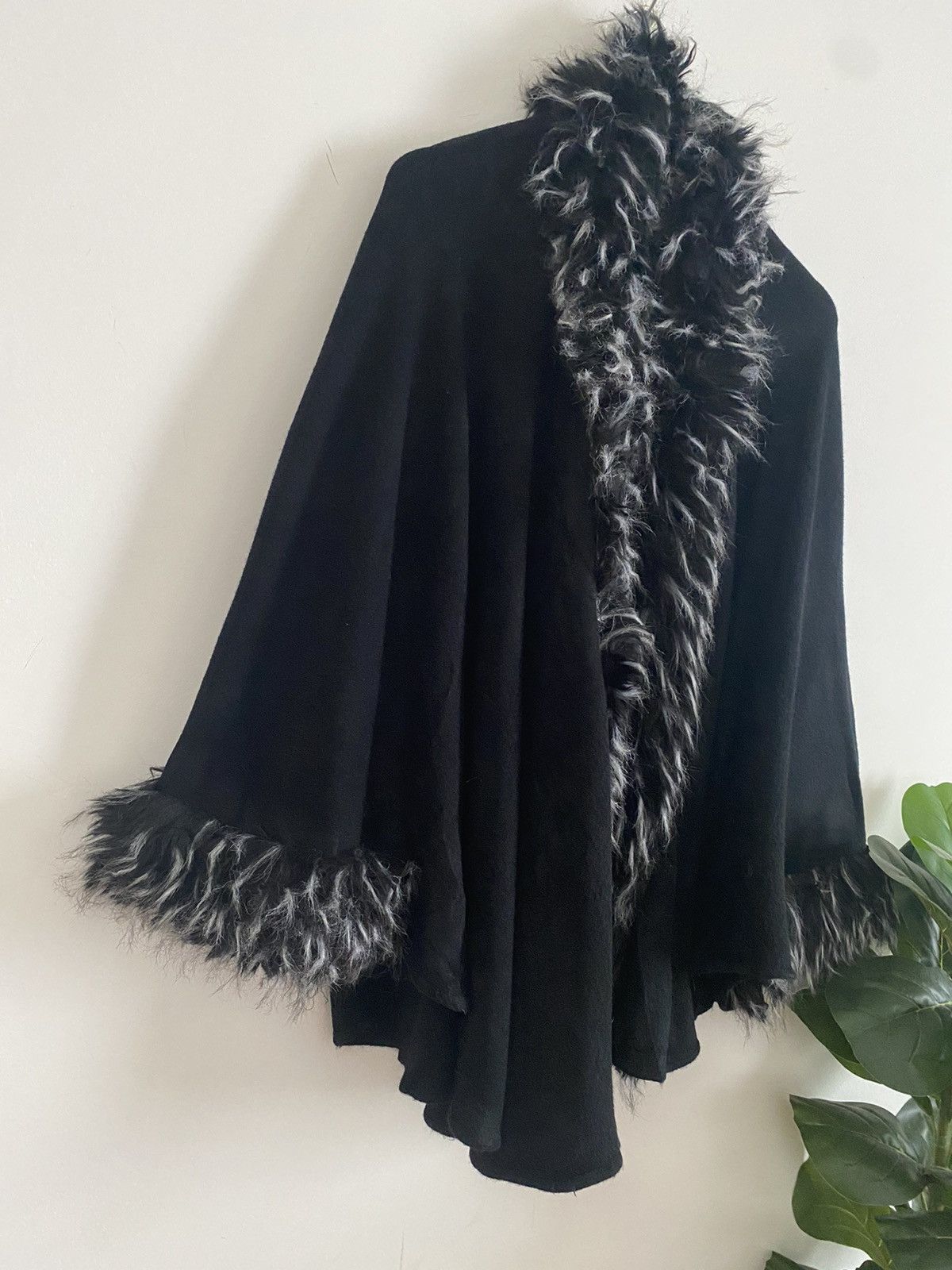 Vintage MOHAIR cardigan Oversized design fur poncho black colour Size US XL / EU 56 / 4 - 3 Thumbnail
