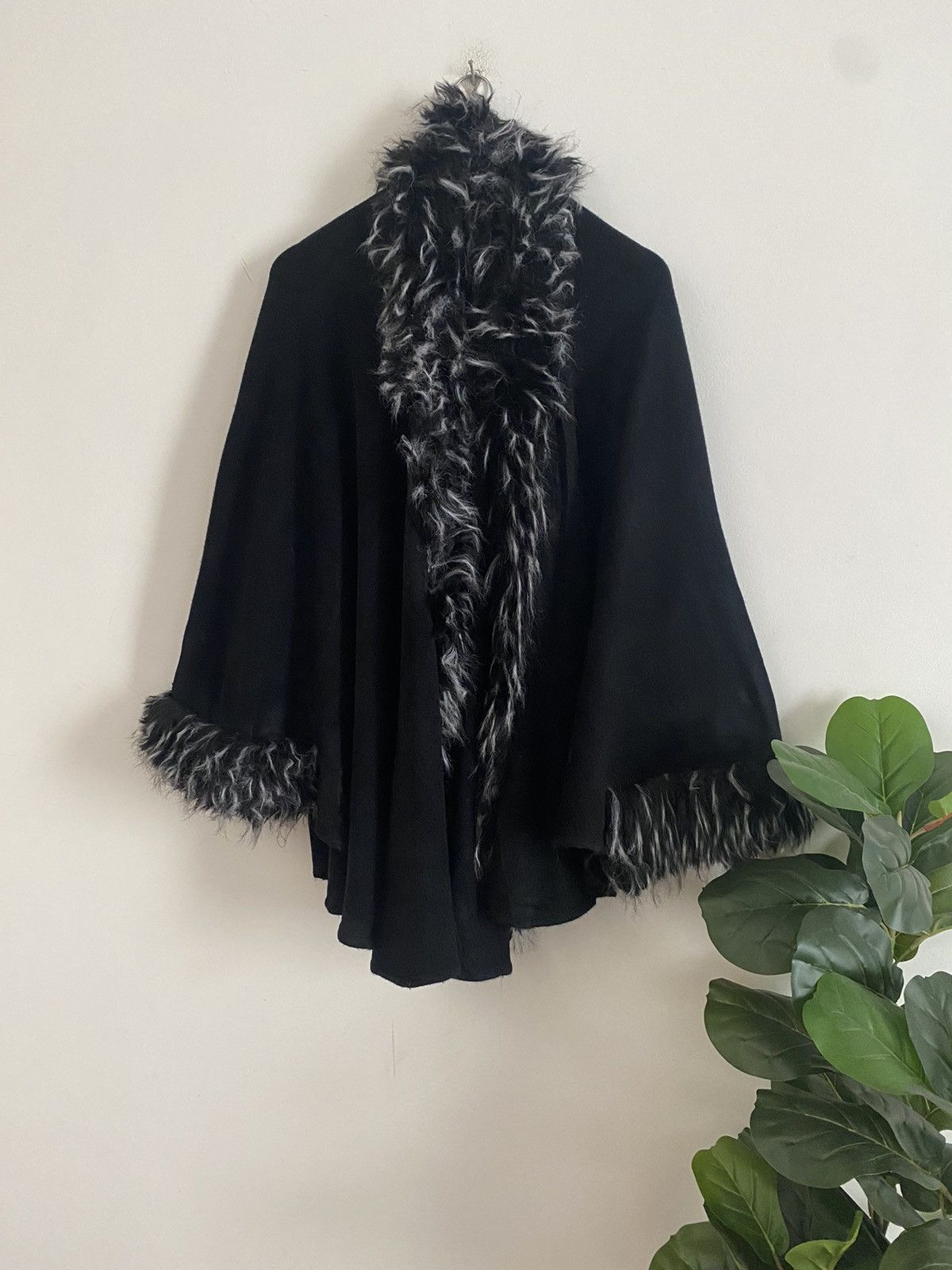 Vintage MOHAIR cardigan Oversized design fur poncho black colour Size US XL / EU 56 / 4 - 6 Thumbnail