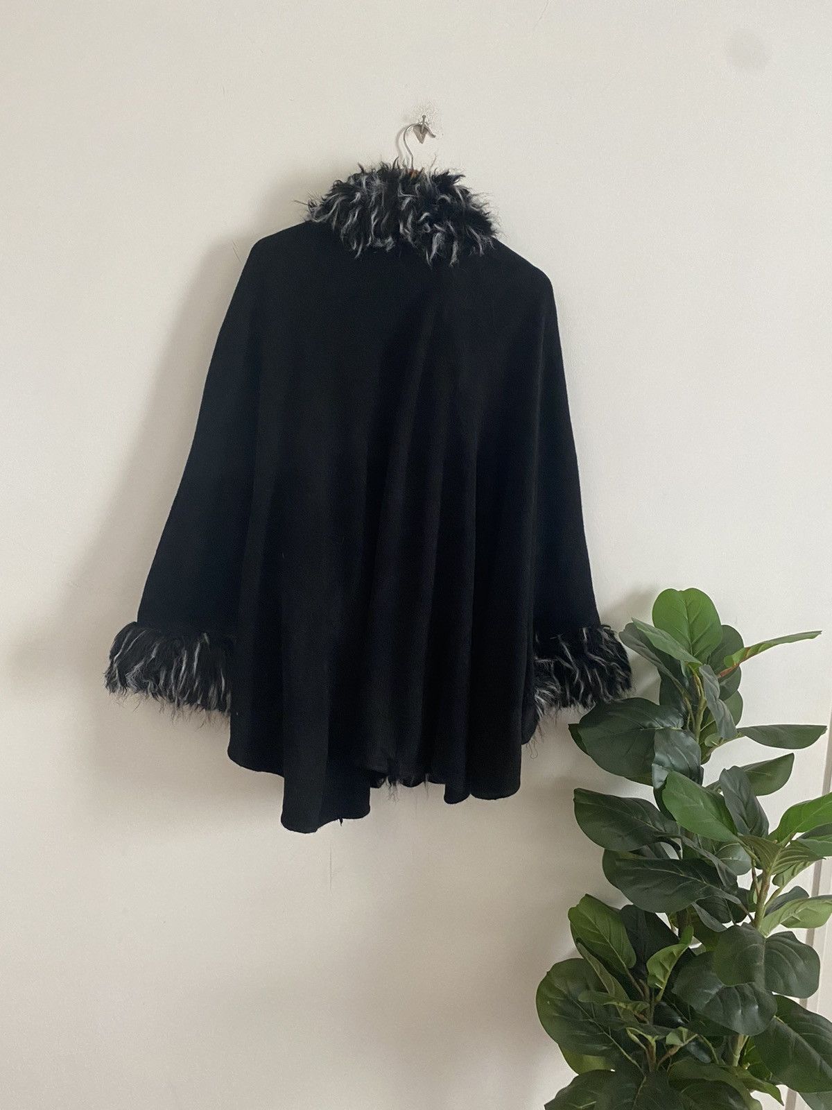 Vintage MOHAIR cardigan Oversized design fur poncho black colour Size US XL / EU 56 / 4 - 5 Thumbnail