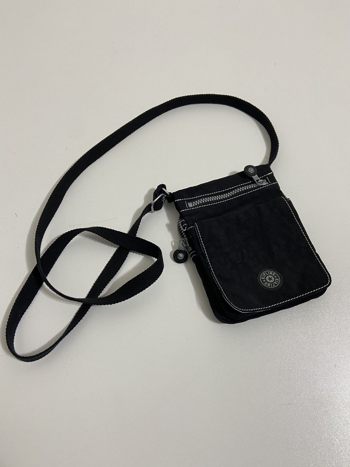 Vintage Vintage Kipling Y2K Bag Messenger Size ONE SIZE - 1 Thumbnail