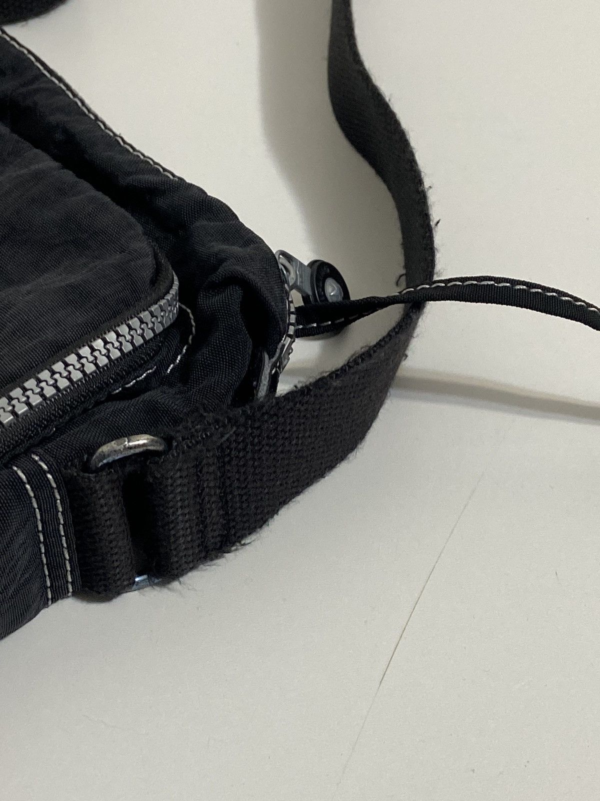 Vintage Vintage Kipling Y2K Bag Messenger Size ONE SIZE - 9 Thumbnail