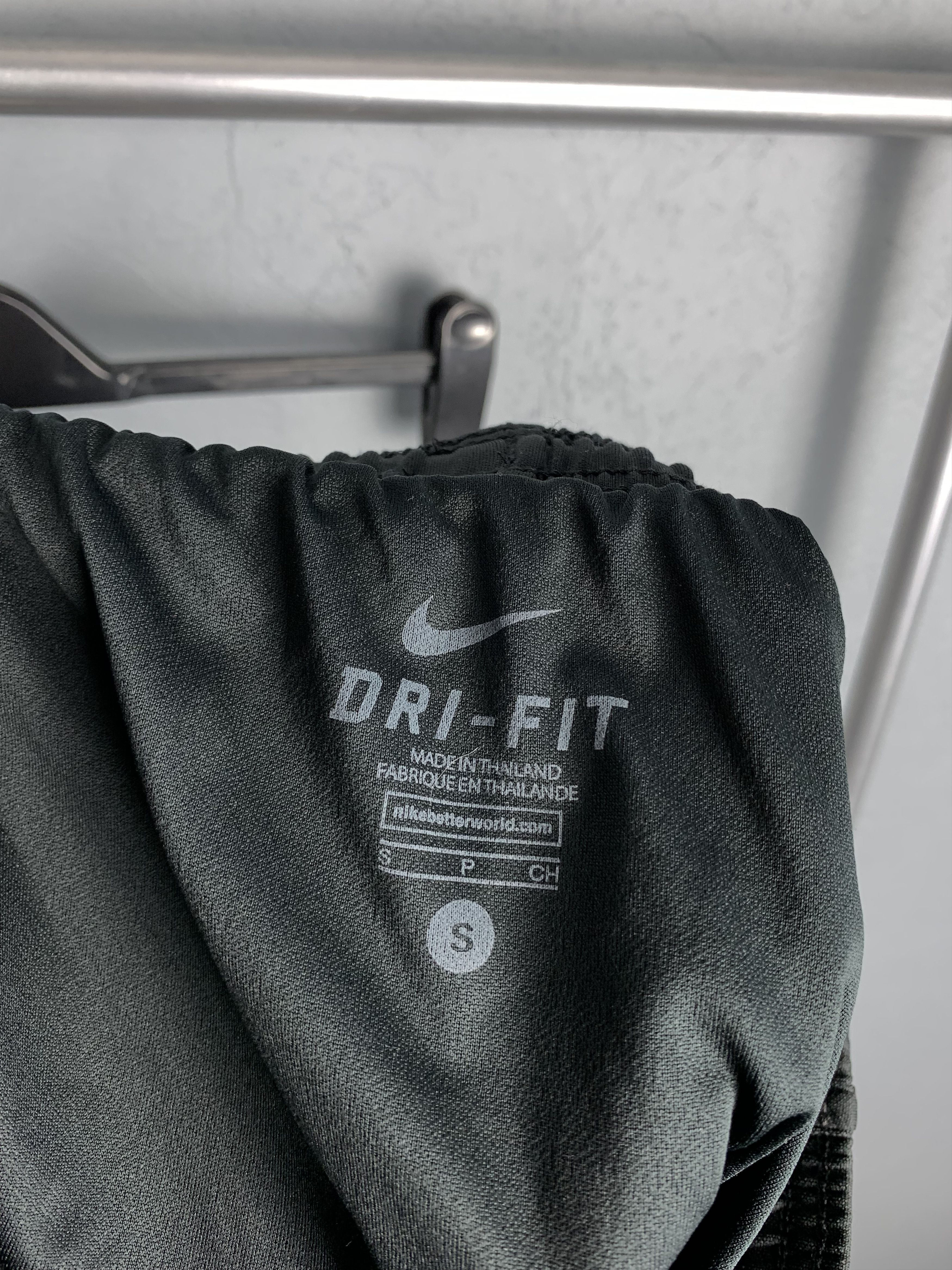 Nike Vintage Nike Mens Shorts Dri Fit Y2K Size US 30 / EU 46 - 5 Thumbnail