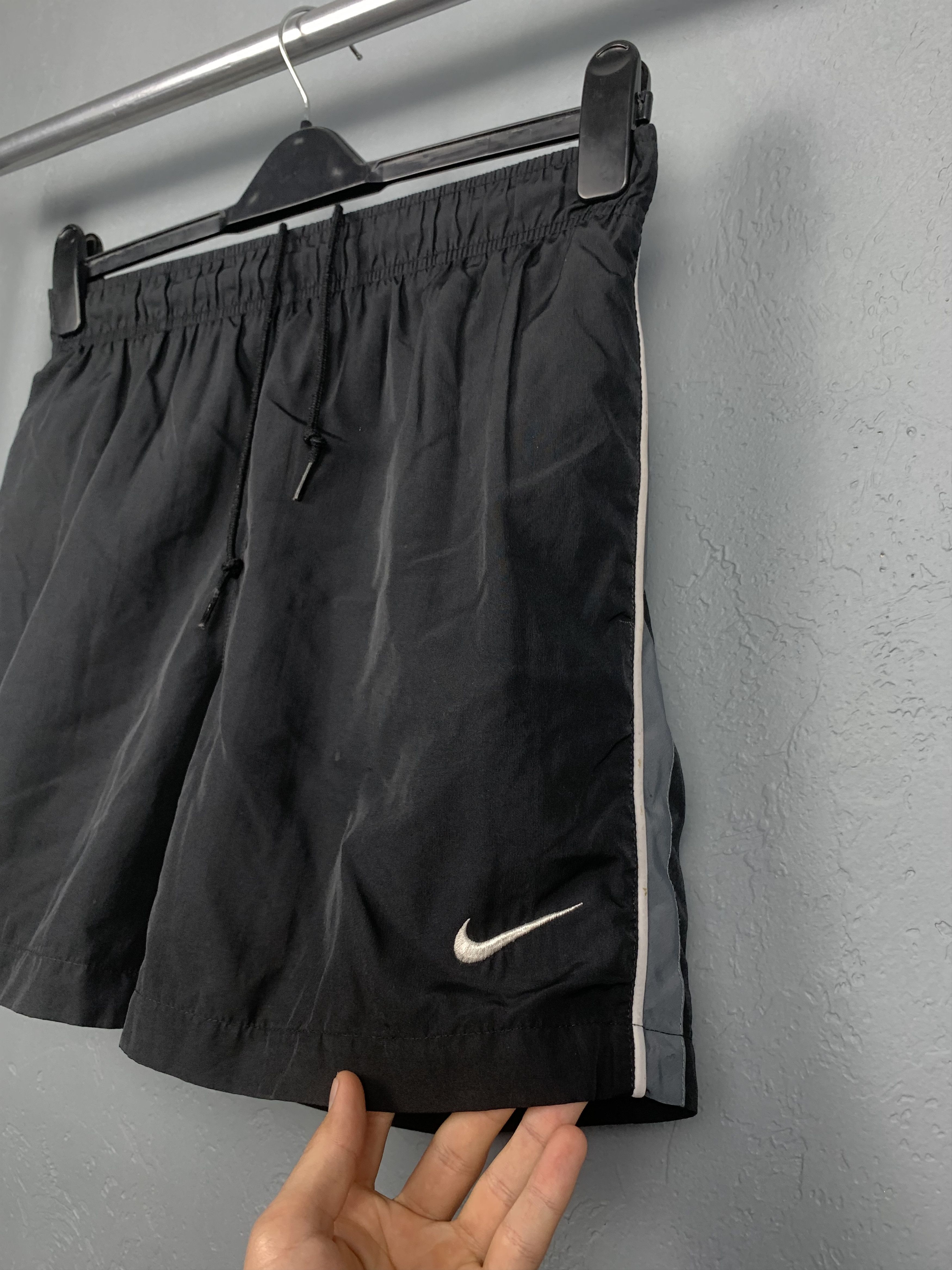 Nike Nike Vintage Mens Nylon Shorts Y2K Size US 32 / EU 48 - 2 Thumbnail