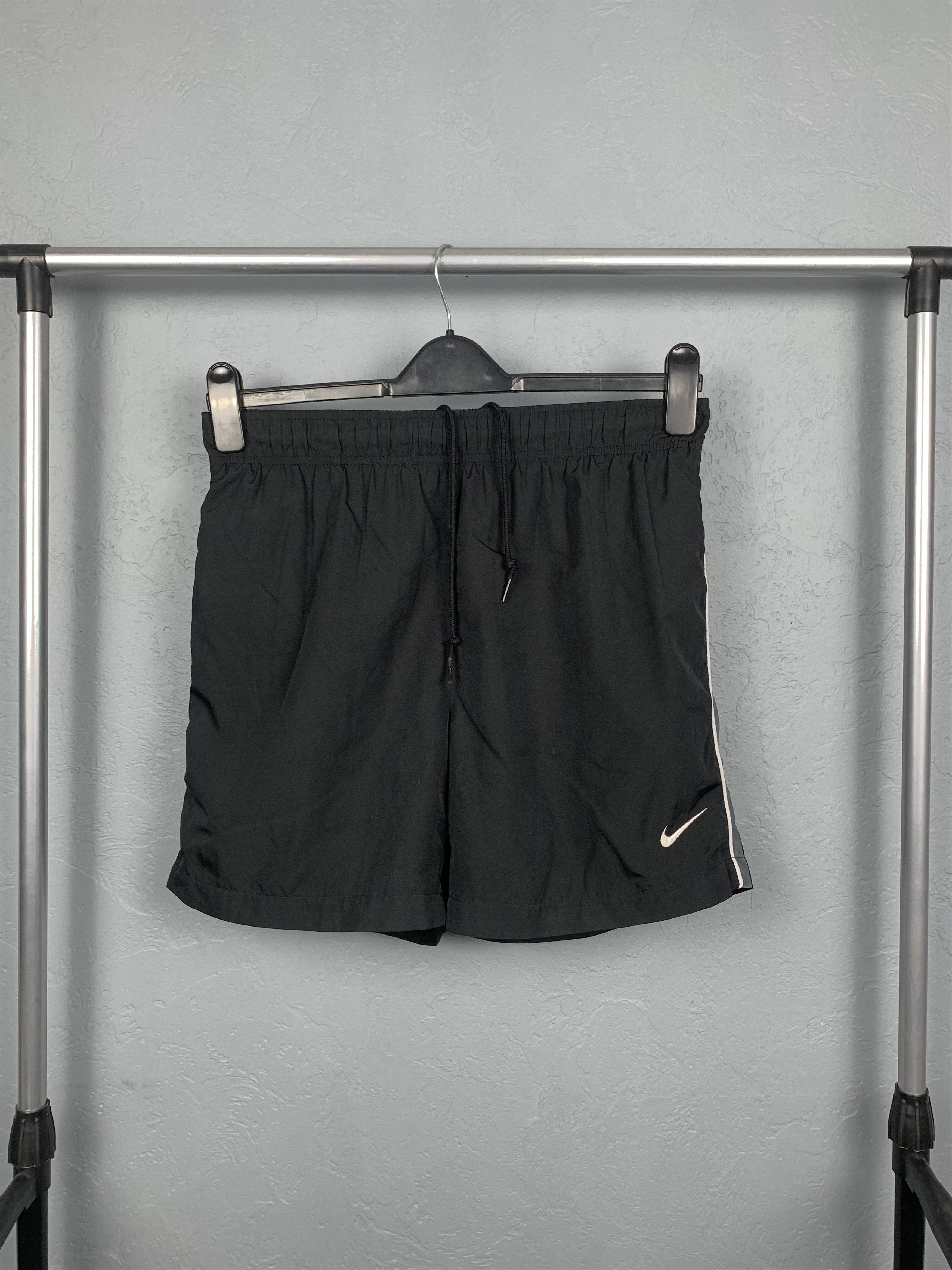 Nike Nike Vintage Mens Nylon Shorts Y2K Size US 32 / EU 48 - 1 Thumbnail