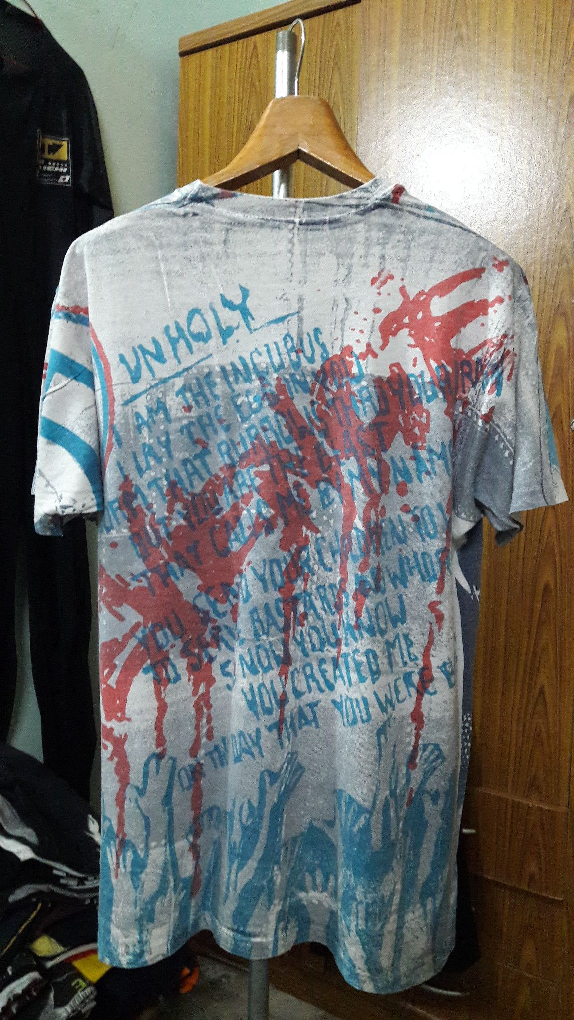Band Tees 90s Authentic Kiss Revenge Album Overprint band metal tees Size US L / EU 52-54 / 3 - 2 Thumbnail