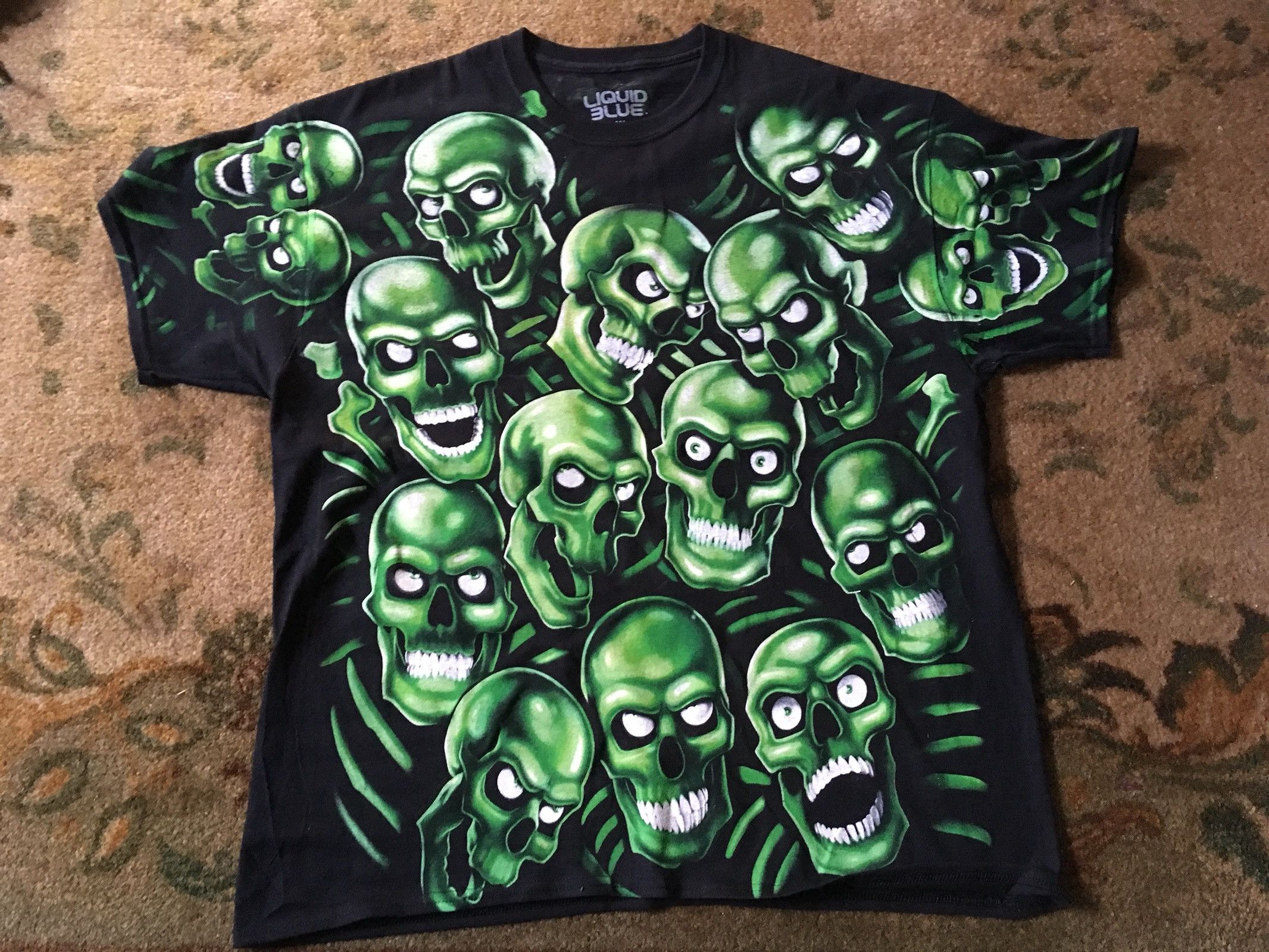 Liquid Blue Vintage Skull Pile T-shirt *Supreme Skulls Size US XL / EU 56 / 4 - 1 Preview