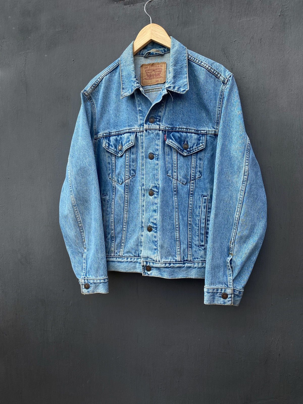 Levis vintage denim blue jacket size M 90s