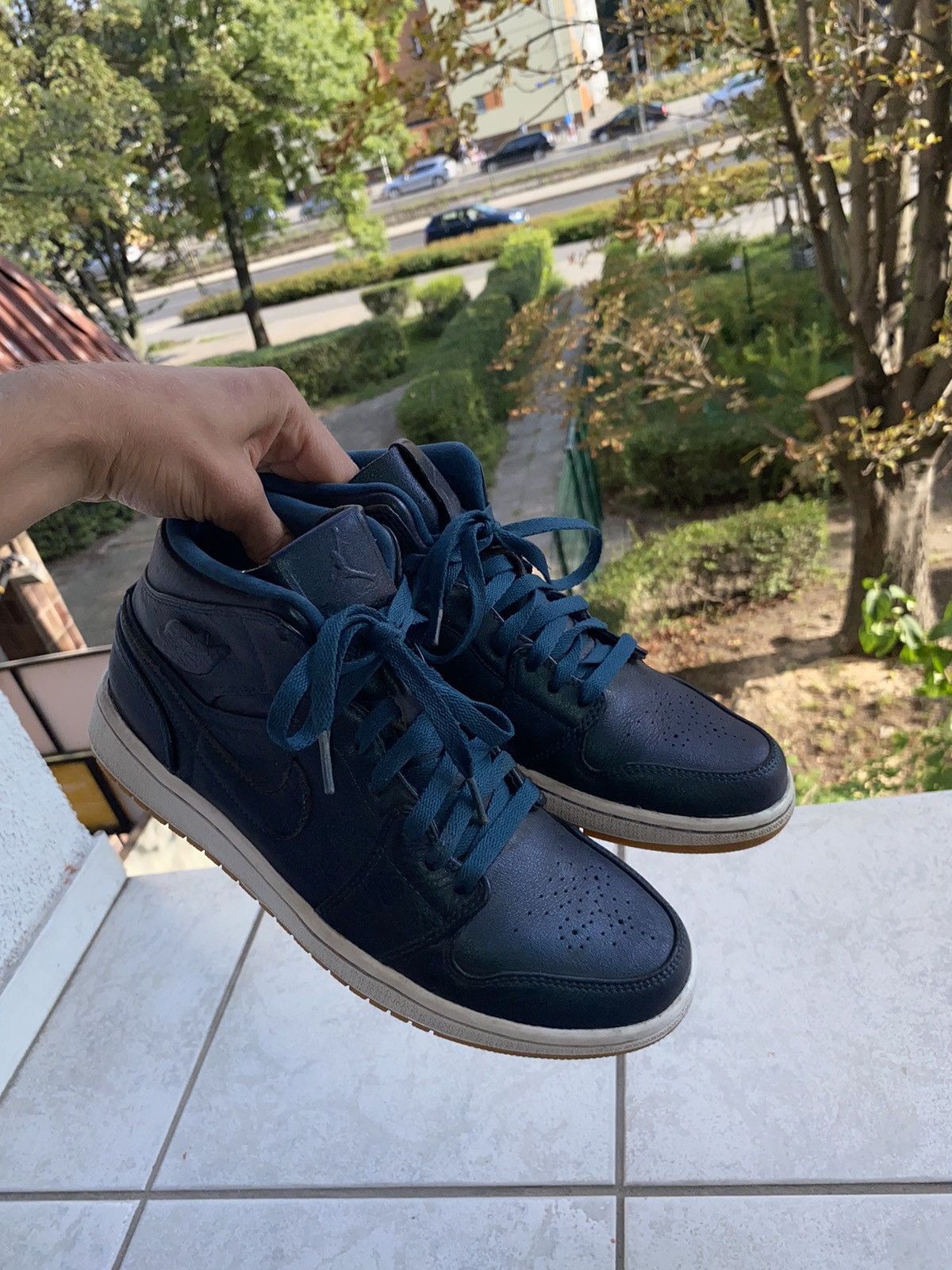 Jordan Brand Nike Air Jordan 1 Retro Mid Nouveau "Space Blue" Gum Size US 8.5 / EU 41-42 - 14 Thumbnail