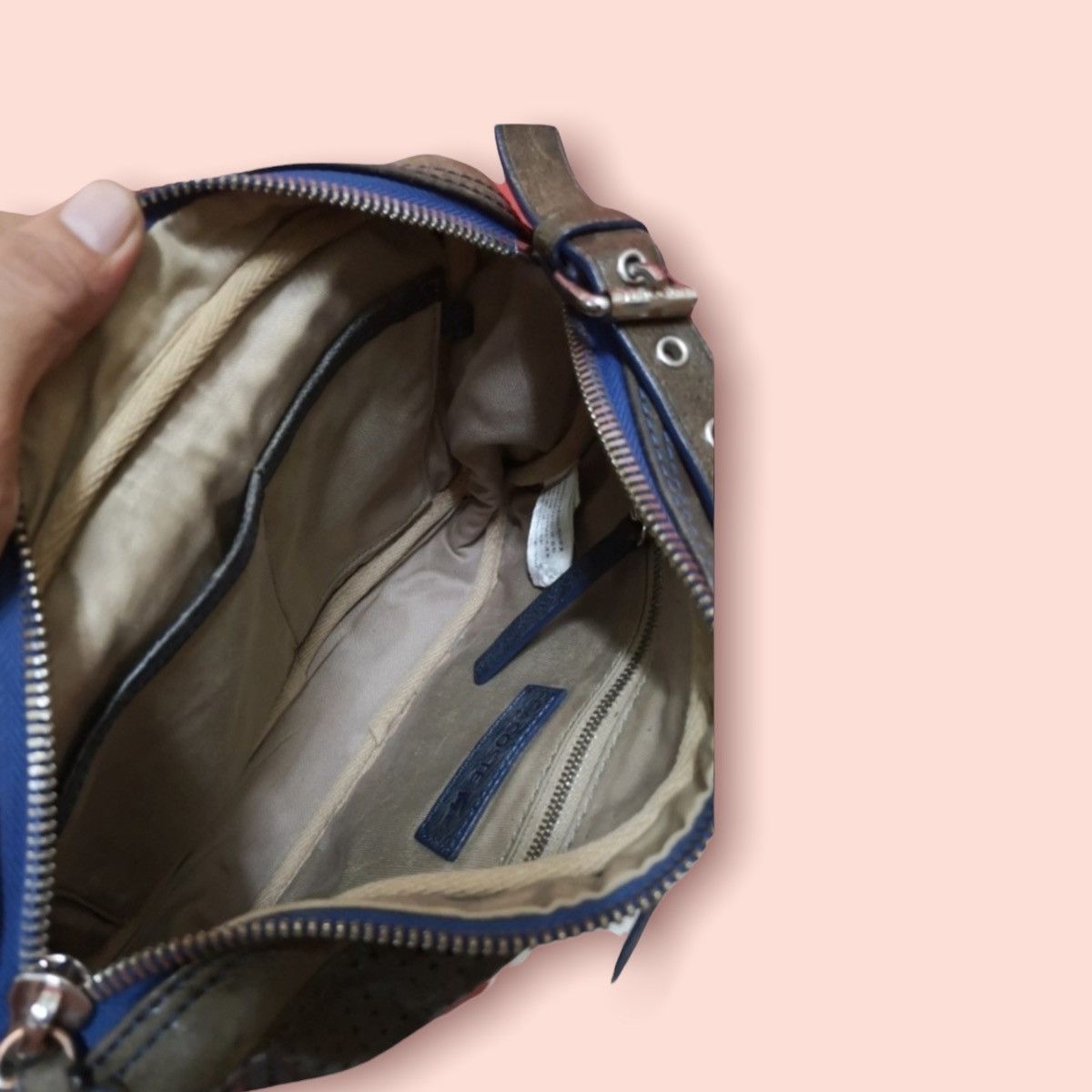 Lacoste × Leather × Vintage LACOSTE LEATHER CROSSBODY SLING Size ONE SIZE - 17 Thumbnail
