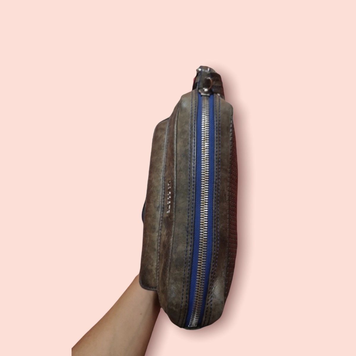 Lacoste × Leather × Vintage LACOSTE LEATHER CROSSBODY SLING Size ONE SIZE - 6 Thumbnail