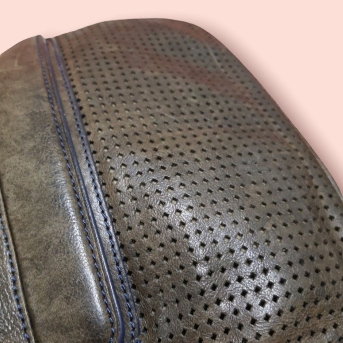 Lacoste × Leather × Vintage LACOSTE LEATHER CROSSBODY SLING Size ONE SIZE - 5 Thumbnail