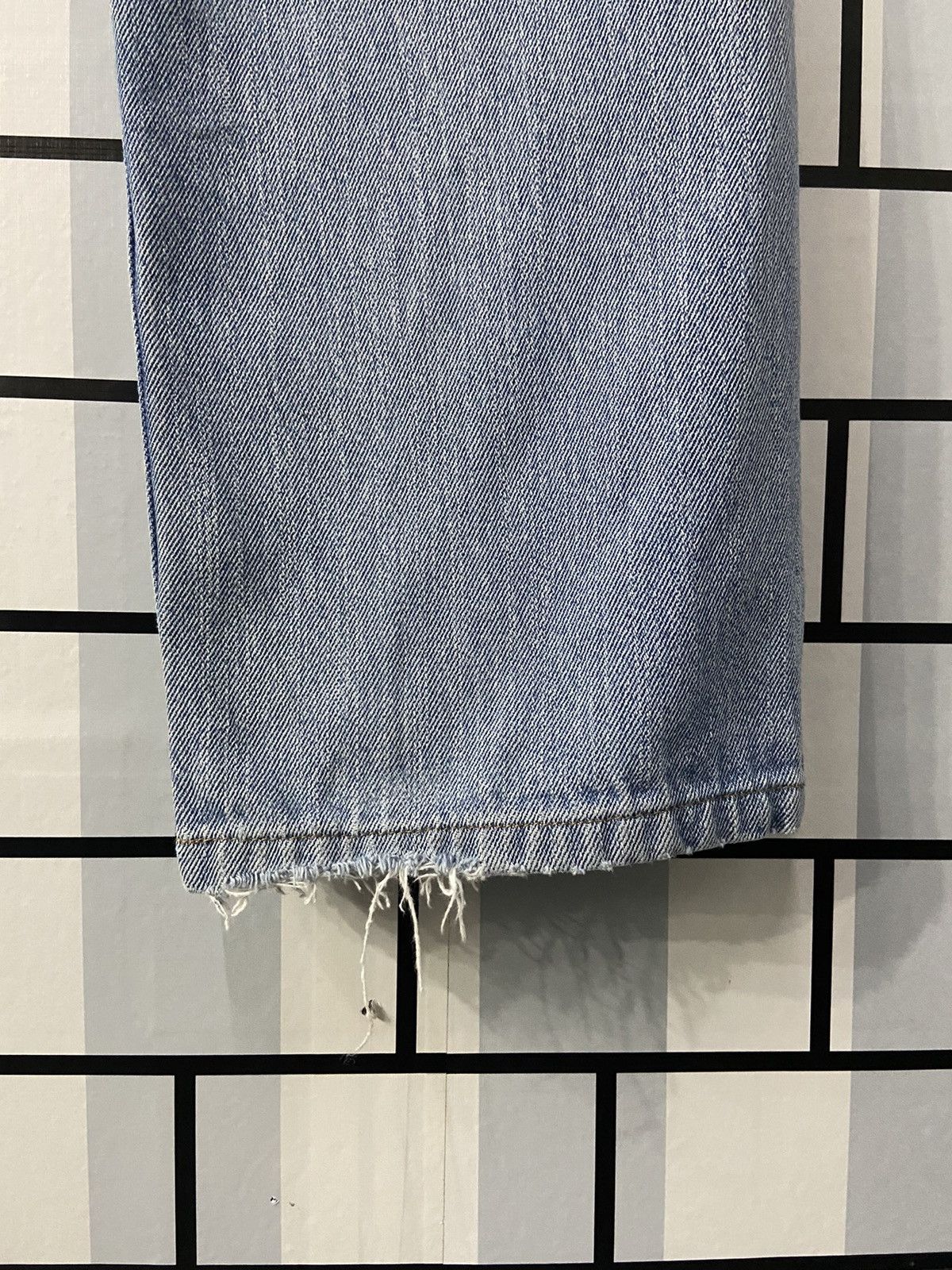 Levi's × Vintage Vintage Levi’s 505 Straight Fit Distressed Denim Pants Size US 32 / EU 48 - 16 Thumbnail