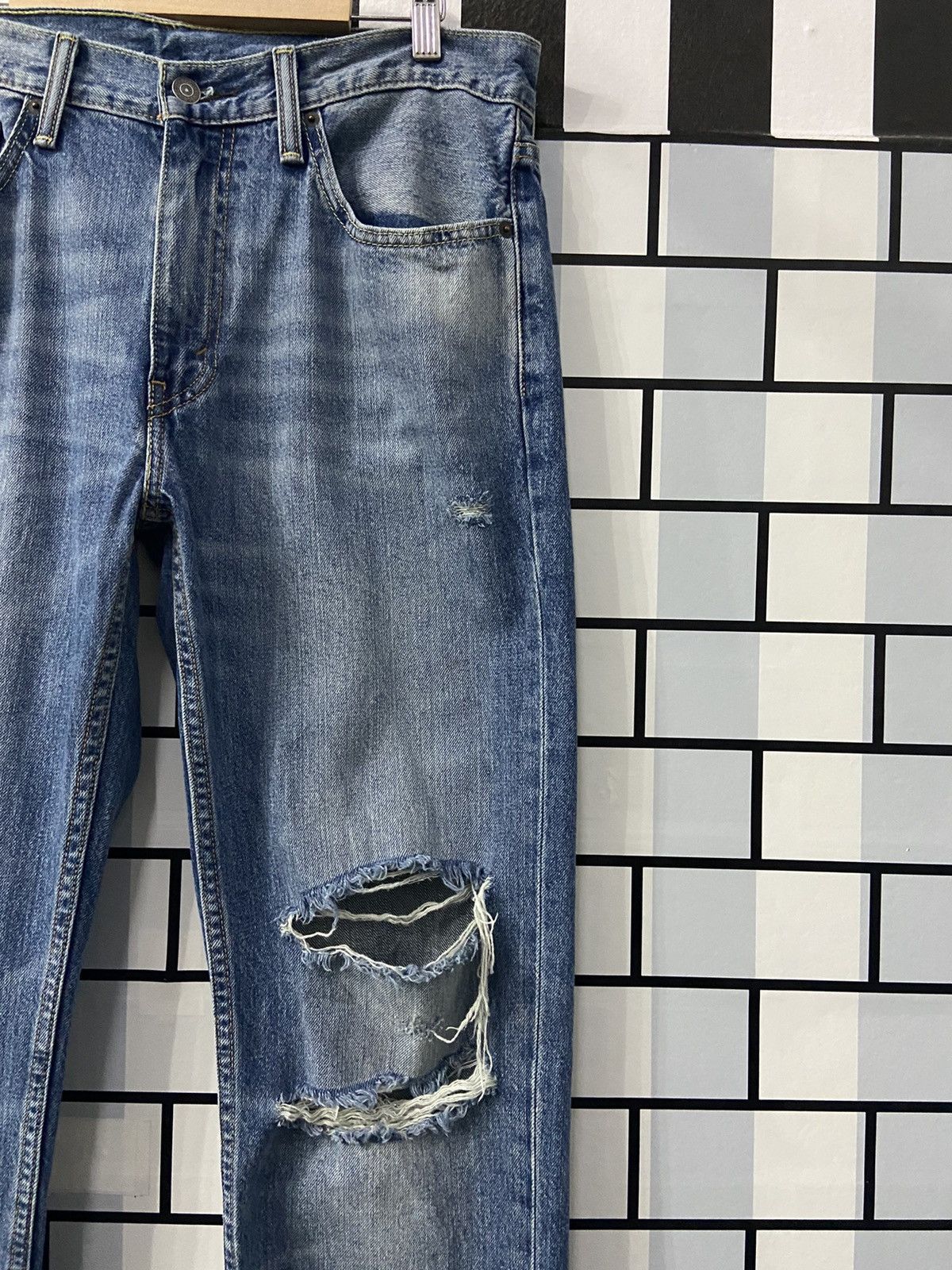 Levi's × Vintage Vintage Levi’s 514 Distressed Blue Wash Denim Pants Size US 35 - 9 Thumbnail