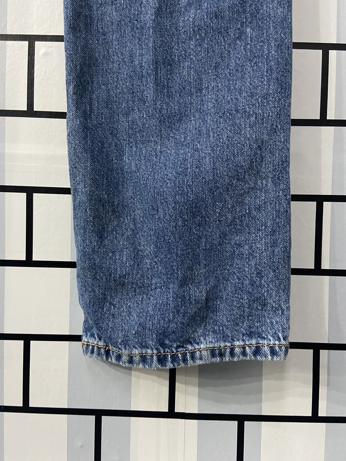 Levi's × Vintage Vintage Levi’s 514 Distressed Blue Wash Denim Pants Size US 35 - 13 Thumbnail