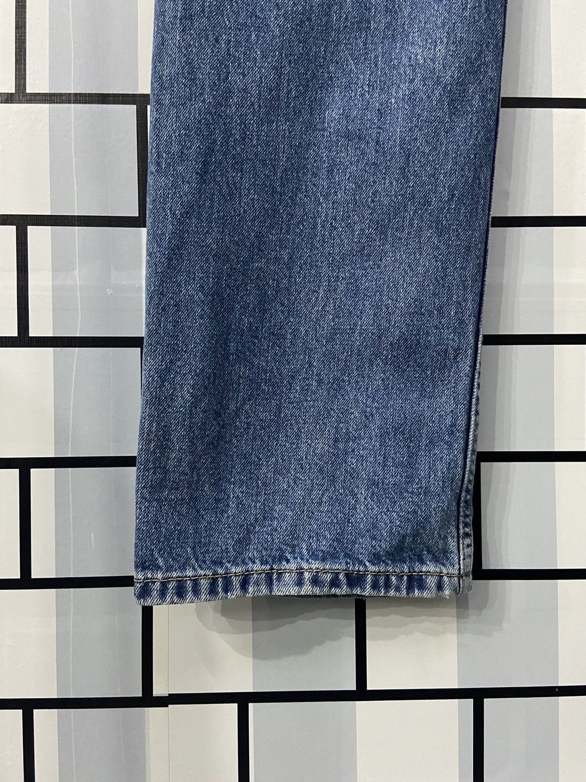 Levi's × Vintage Vintage Levi’s 514 Distressed Blue Wash Denim Pants Size US 35 - 12 Thumbnail