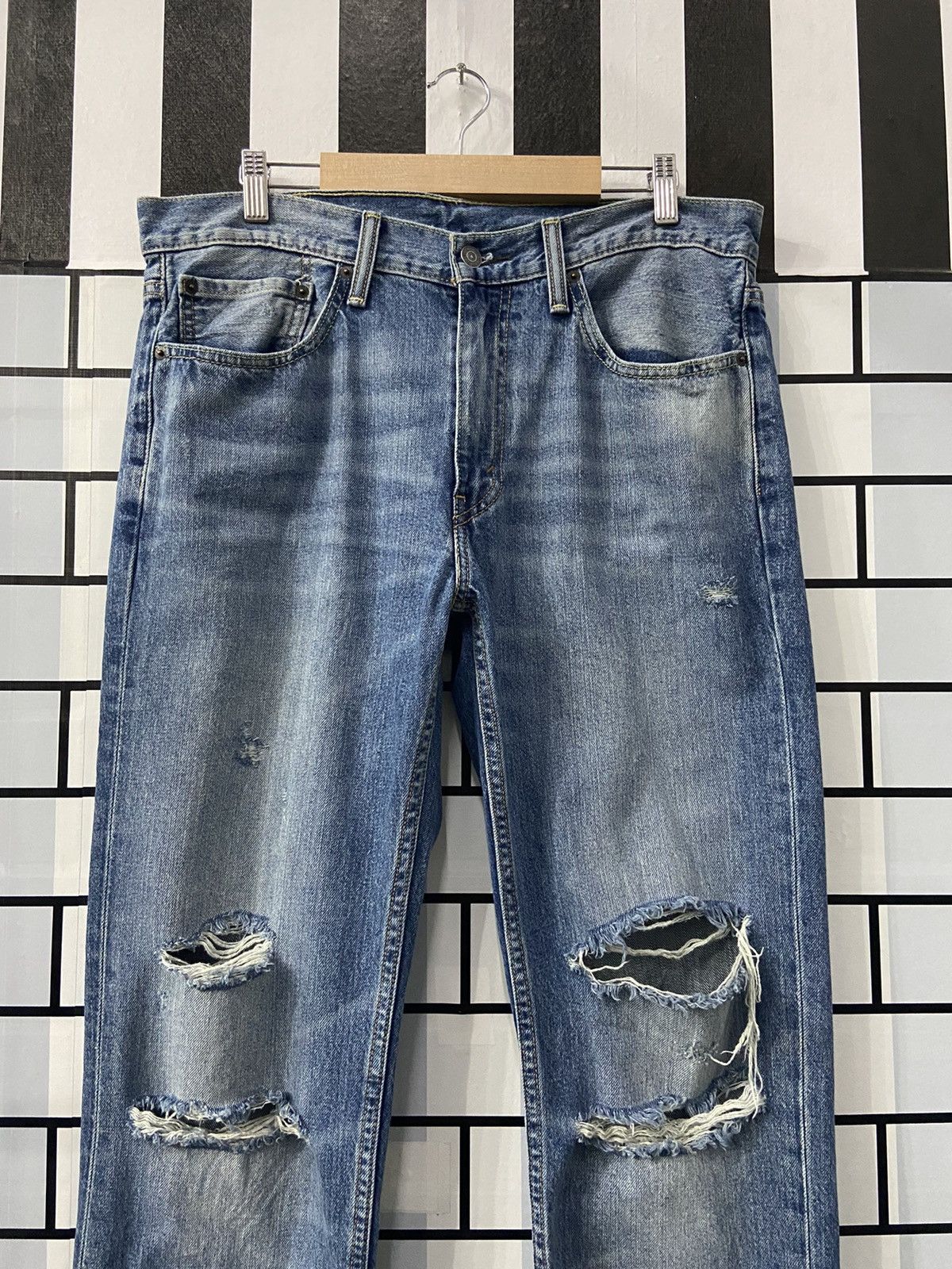 Levi's × Vintage Vintage Levi’s 514 Distressed Blue Wash Denim Pants Size US 35 - 4 Thumbnail