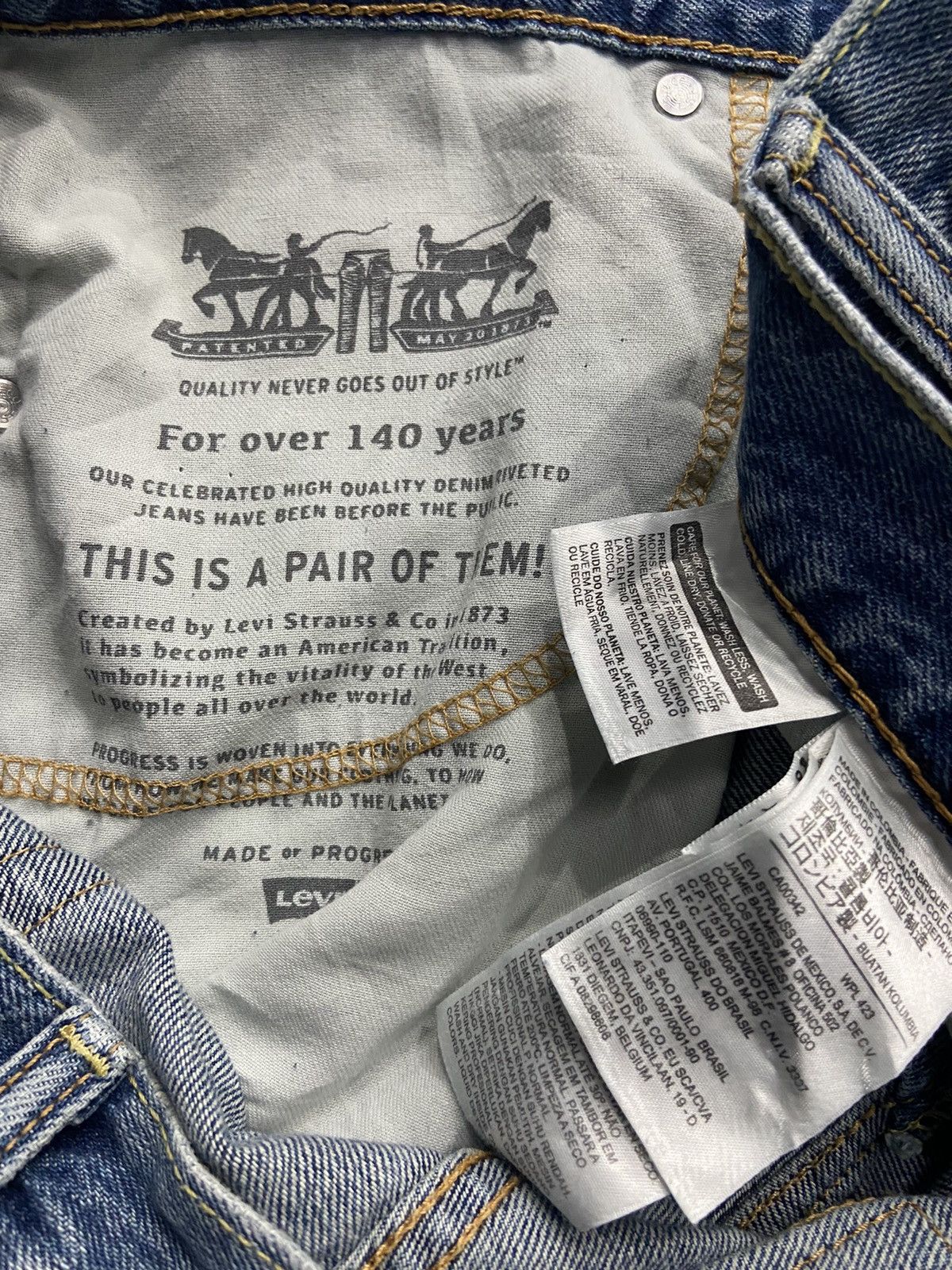 Levi's × Vintage Vintage Levi’s 514 Distressed Blue Wash Denim Pants Size US 35 - 19 Thumbnail
