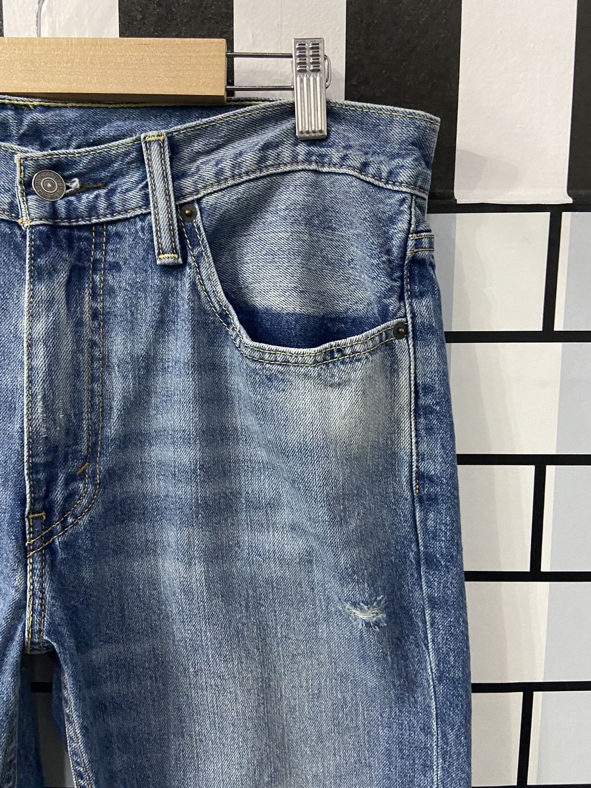 Levi's × Vintage Vintage Levi’s 514 Distressed Blue Wash Denim Pants Size US 35 - 10 Thumbnail