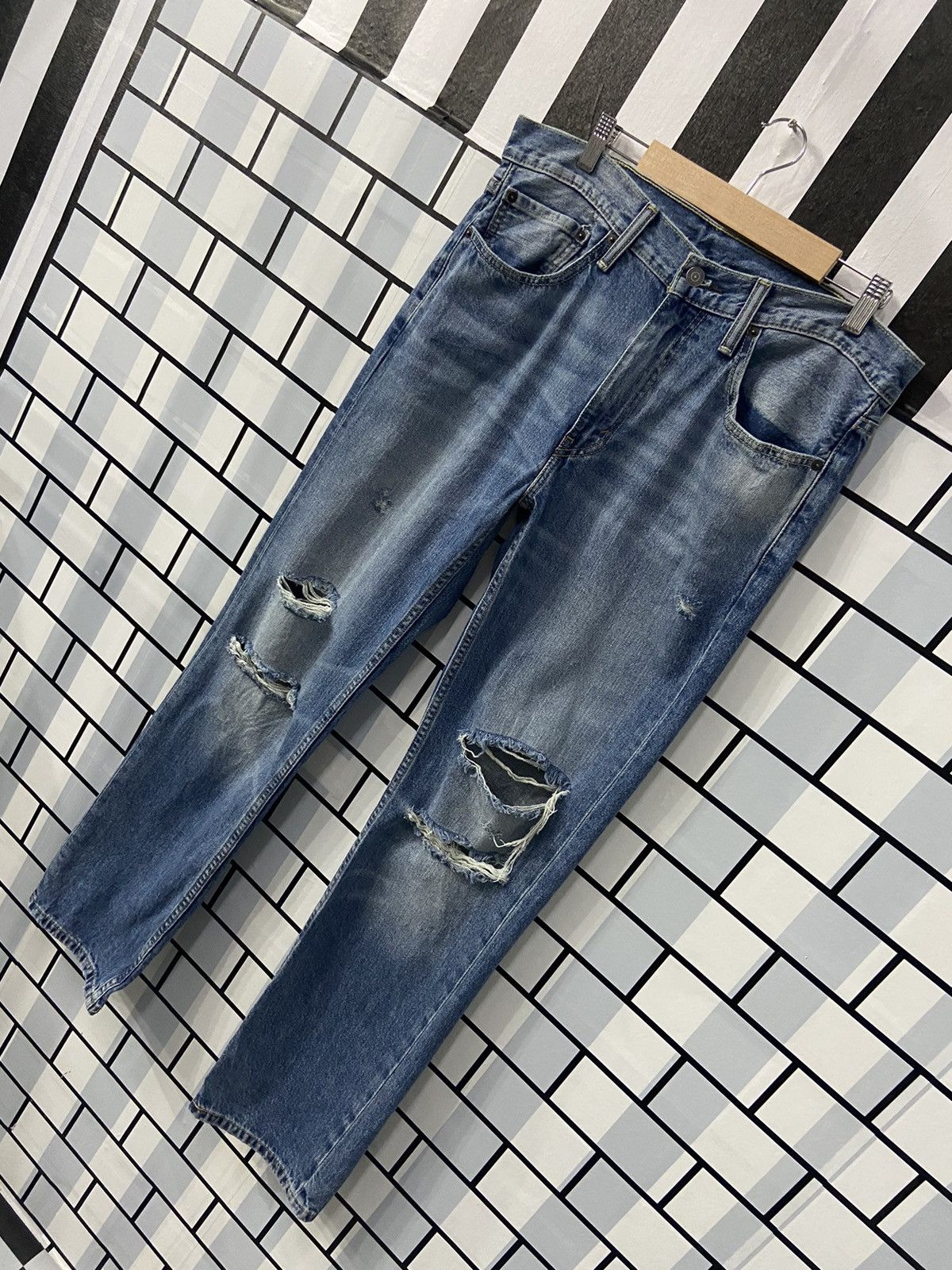 Levi's × Vintage Vintage Levi’s 514 Distressed Blue Wash Denim Pants Size US 35 - 3 Thumbnail