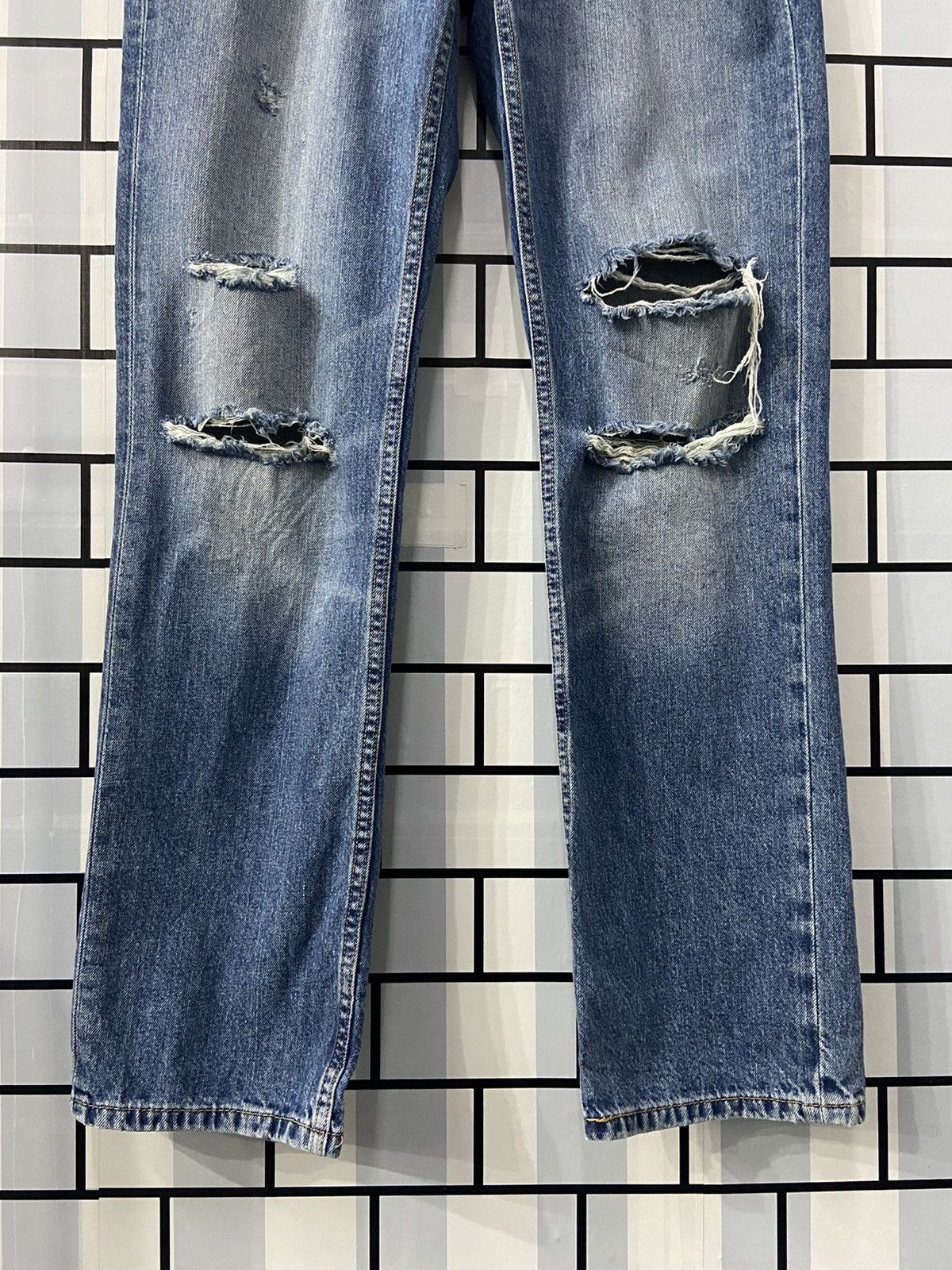 Levi's × Vintage Vintage Levi’s 514 Distressed Blue Wash Denim Pants Size US 35 - 5 Thumbnail