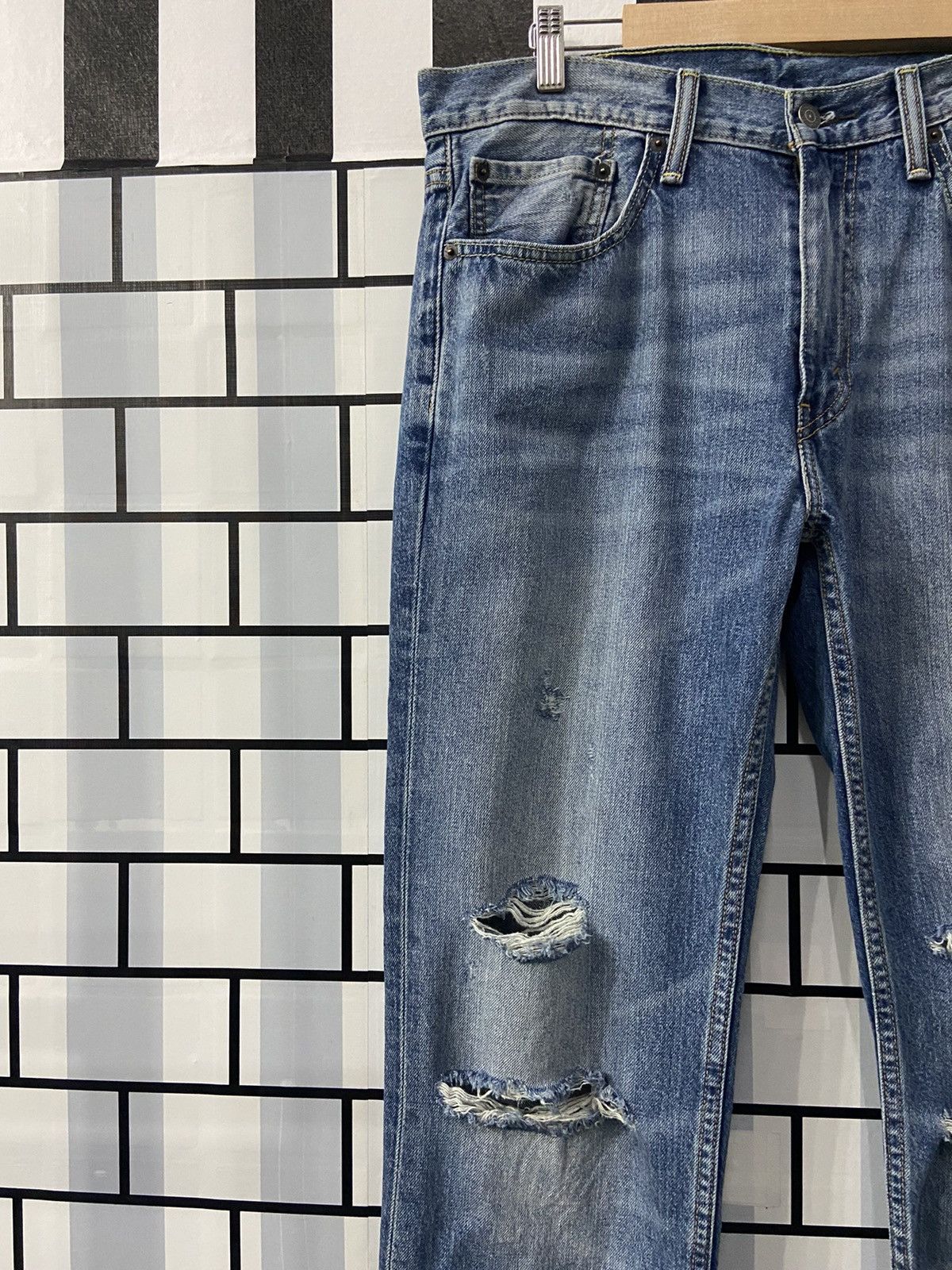Levi's × Vintage Vintage Levi’s 514 Distressed Blue Wash Denim Pants Size US 35 - 8 Thumbnail