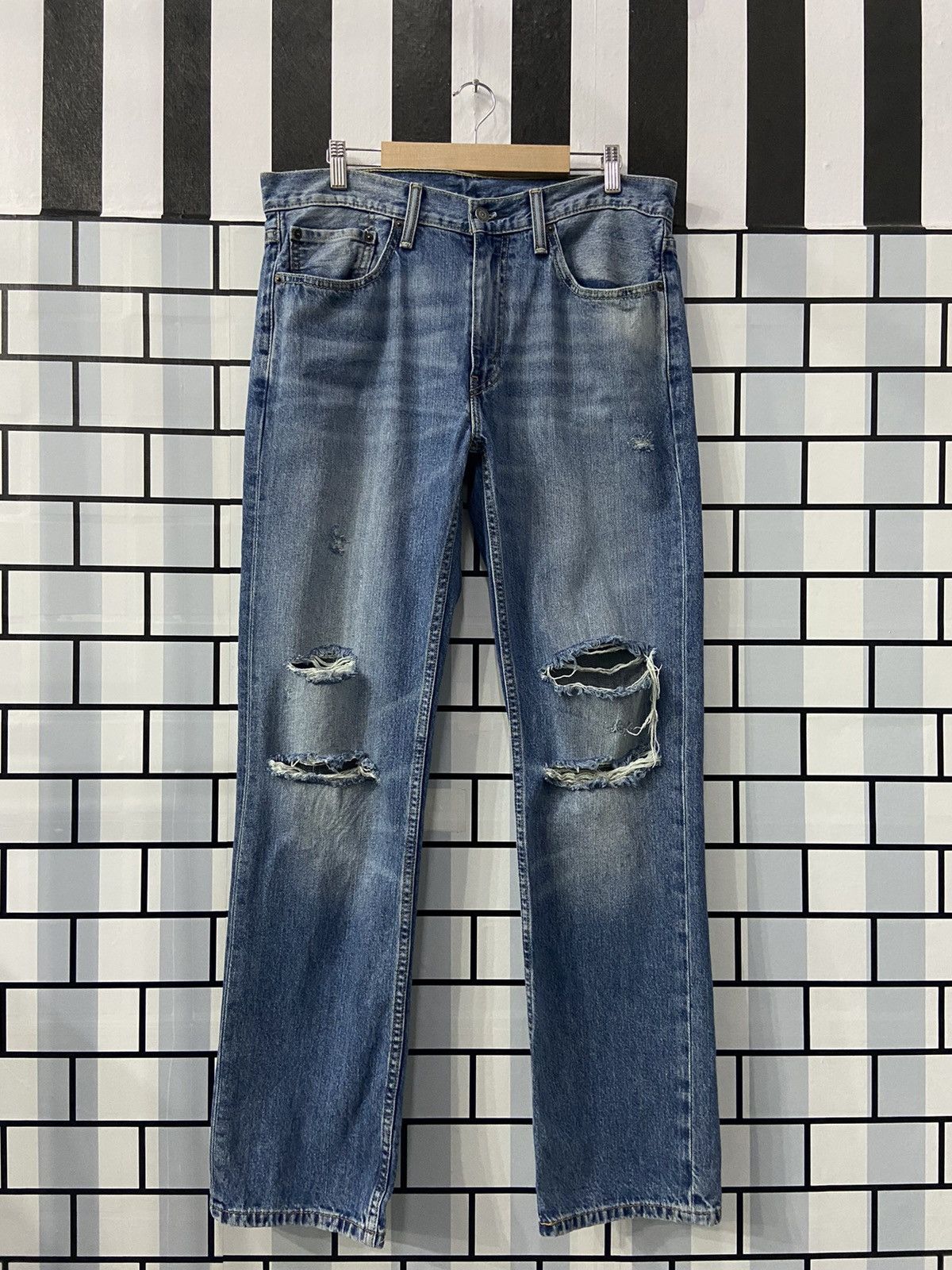 Levi's × Vintage Vintage Levi’s 514 Distressed Blue Wash Denim Pants Size US 35 - 1 Thumbnail