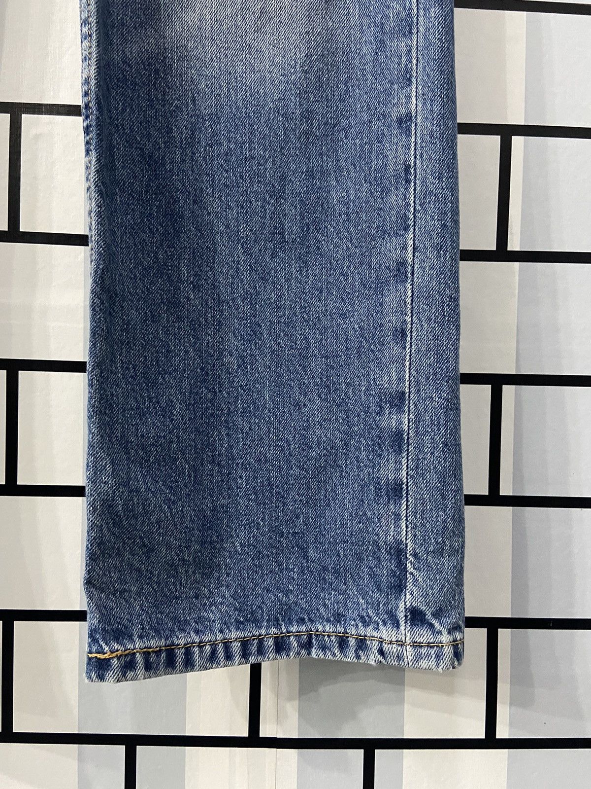 Levi's × Vintage Vintage Levi’s 514 Distressed Blue Wash Denim Pants Size US 35 - 7 Thumbnail