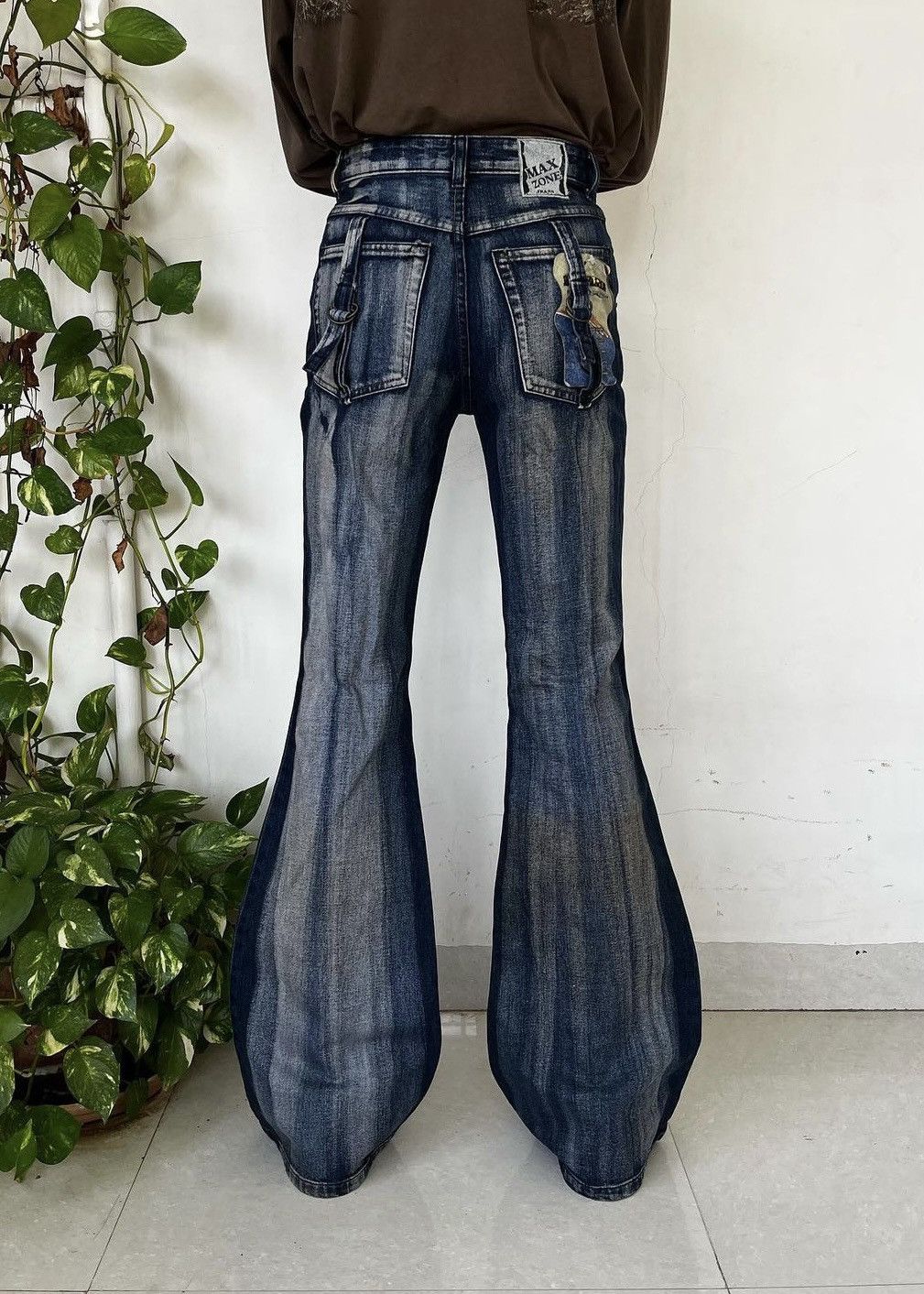 If Six Was Nine × Japanese Brand × Le Grande Bleu (L.G.B.) Y2K multipocket Japanese brand flare cargo jeans. Size 26" / US 2 / IT 38 - 4 Thumbnail
