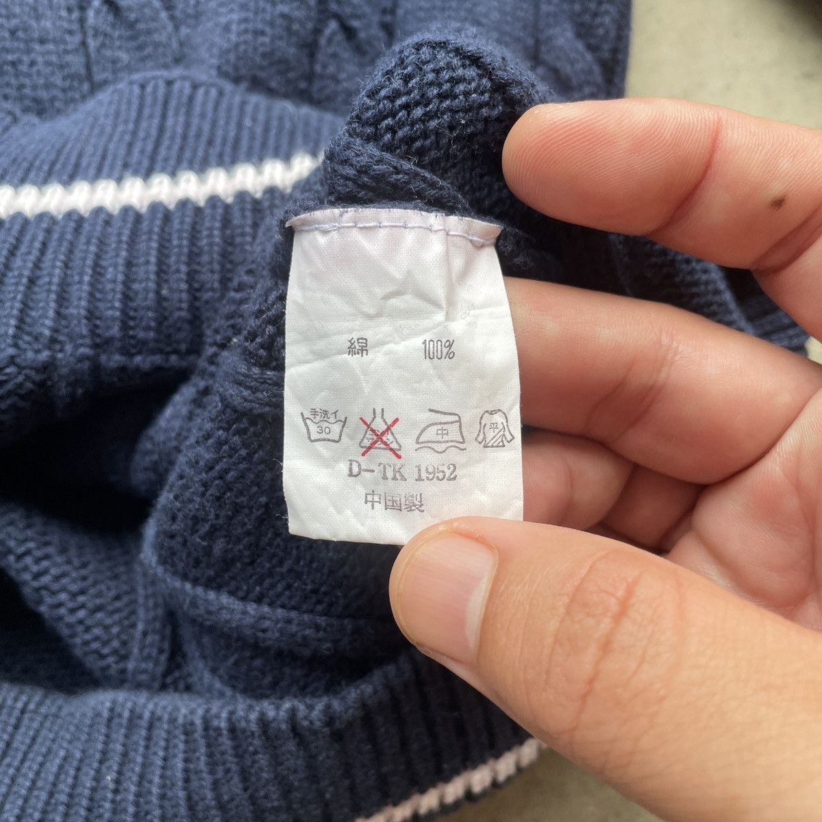 Japanese Brand Vintage Keep Bell Rare Design V Neck Knitwear Sweater Jumper Size US L / EU 52-54 / 3 - 7 Thumbnail