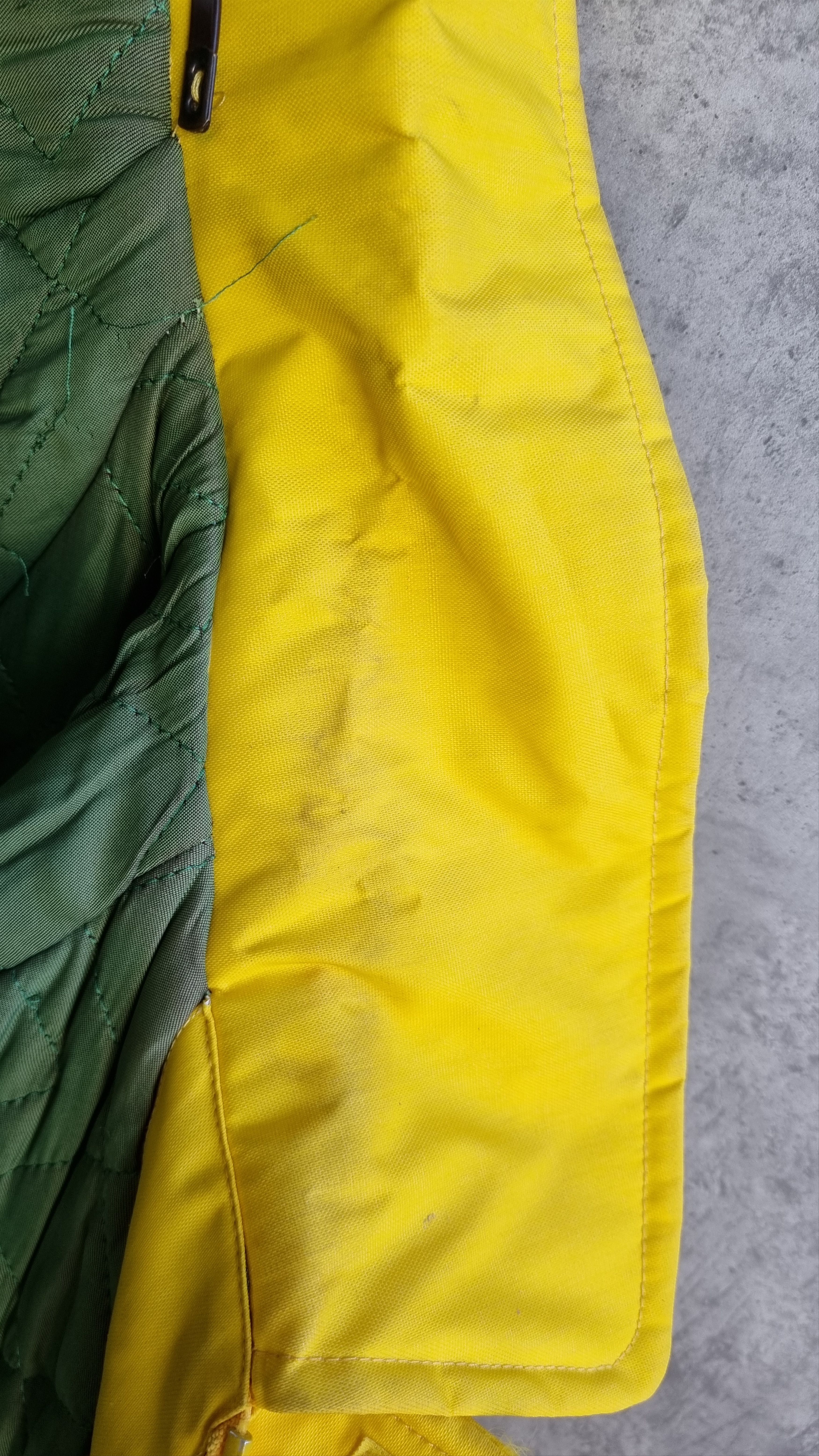 Marlboro 90s Marlboro Italian Nylon Collared Jacket Rare color Size US L / EU 52-54 / 3 - 16 Thumbnail