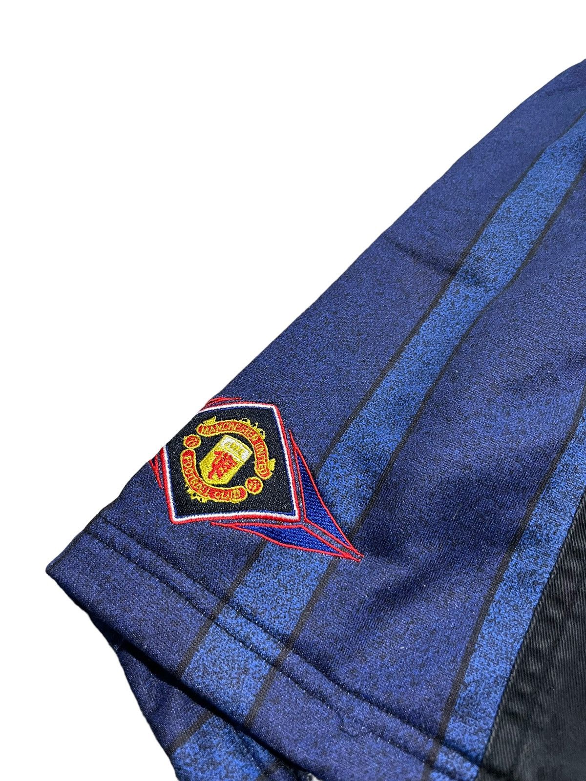 Umbro Vintage 90s Rare Umbro shorts umbro Manchester United Size US 34 / EU 50 - 2 Thumbnail