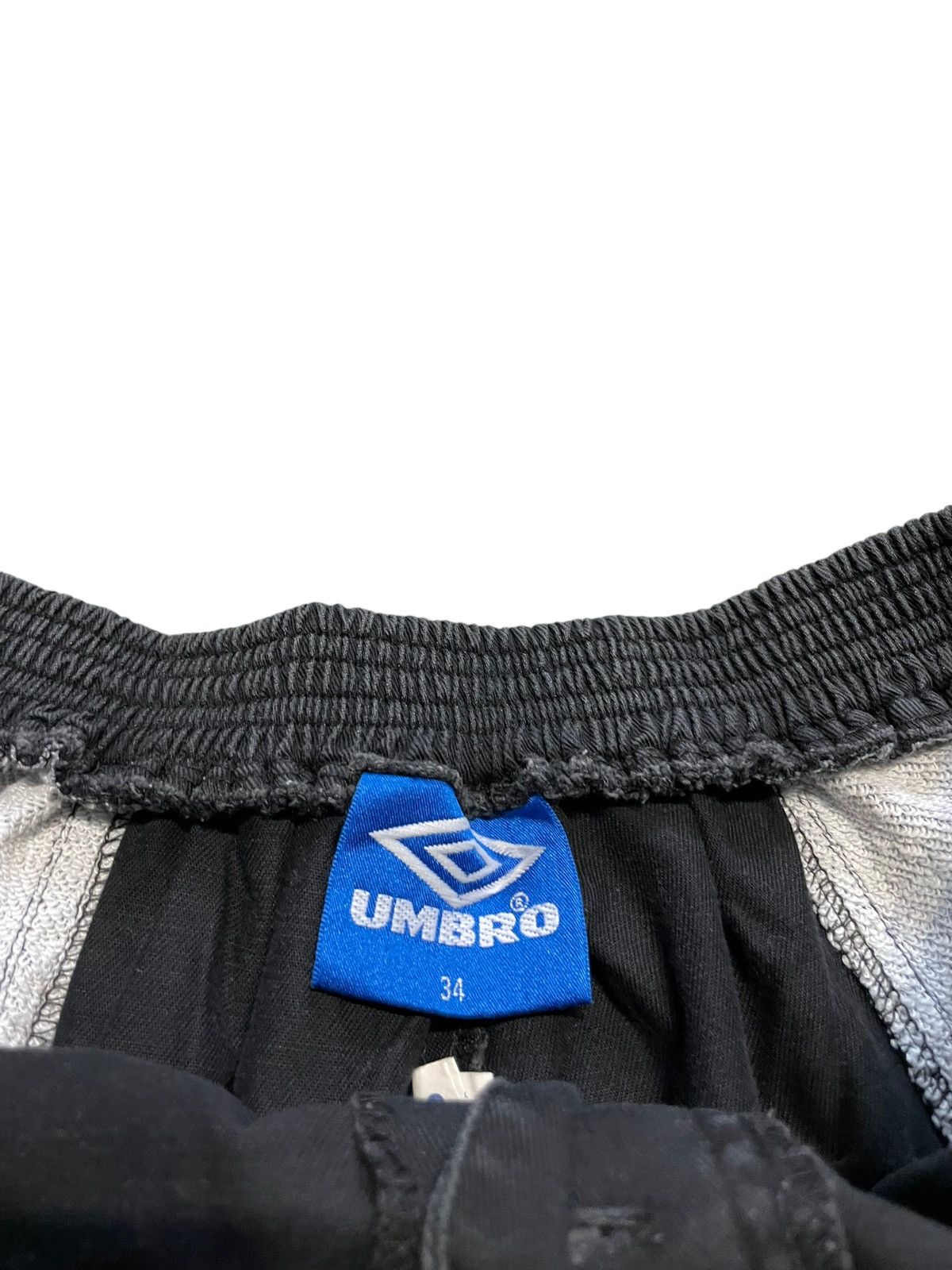 Umbro Vintage 90s Rare Umbro shorts umbro Manchester United Size US 34 / EU 50 - 3 Thumbnail