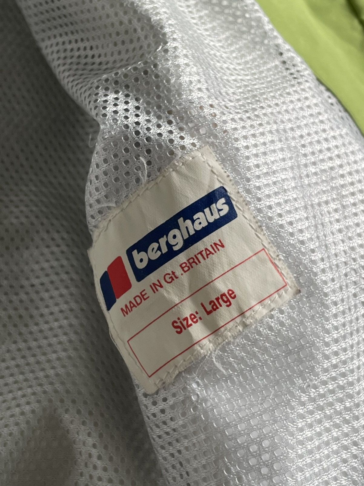 Berghaus Vintage Berghaus Great Britain Hooded GoreTex Jacket Size US L / EU 52-54 / 3 - 10 Thumbnail