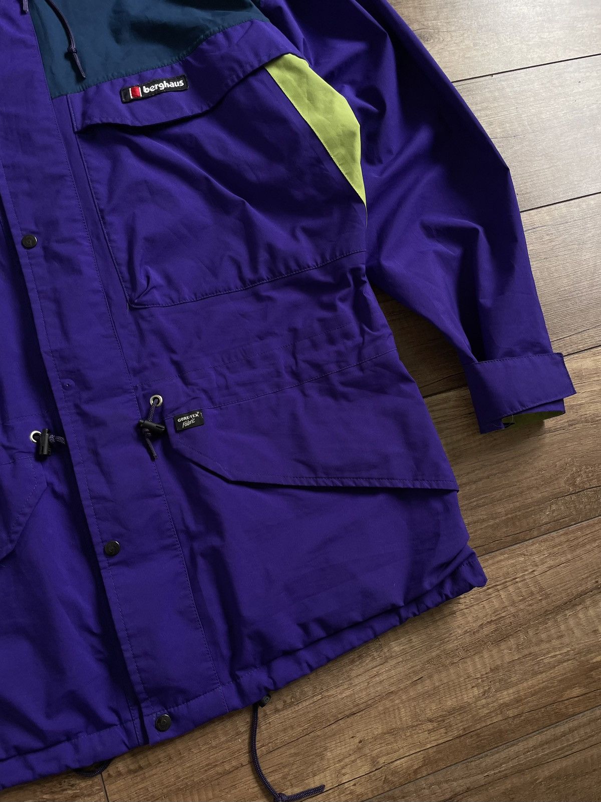Berghaus Vintage Berghaus Great Britain Hooded GoreTex Jacket Size US L / EU 52-54 / 3 - 5 Thumbnail