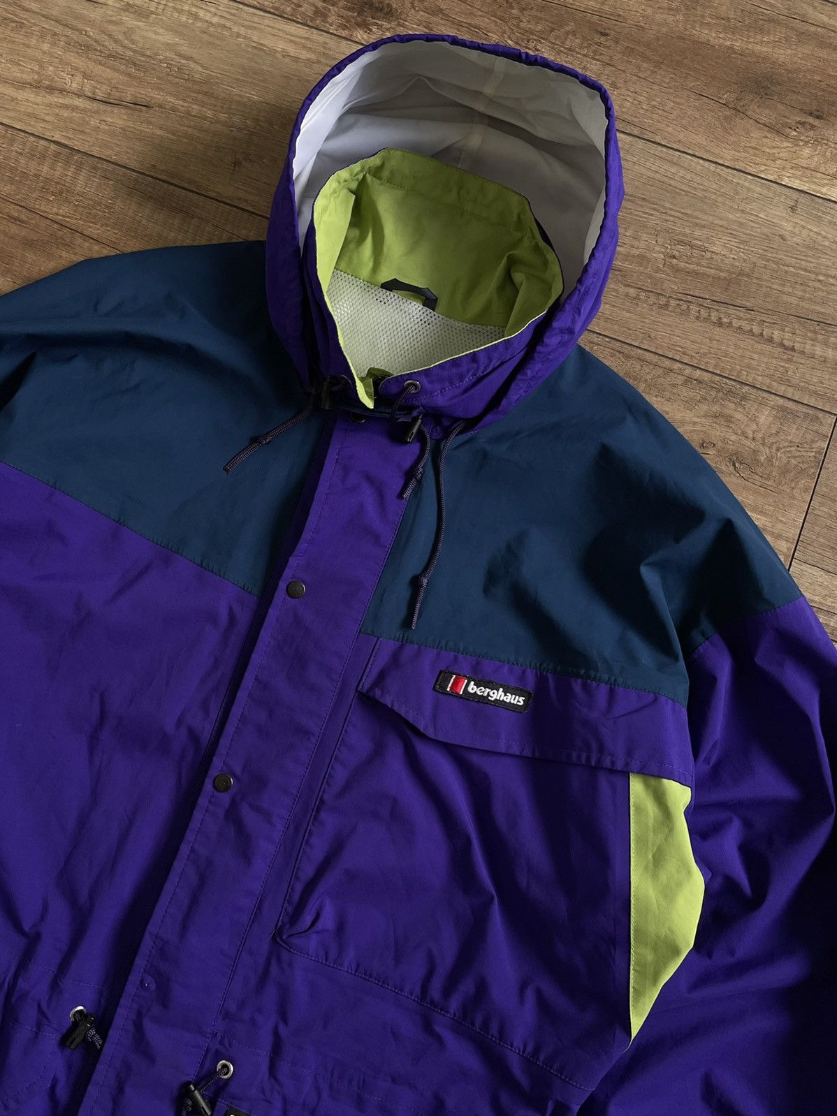 Berghaus Vintage Berghaus Great Britain Hooded GoreTex Jacket Size US L / EU 52-54 / 3 - 3 Thumbnail