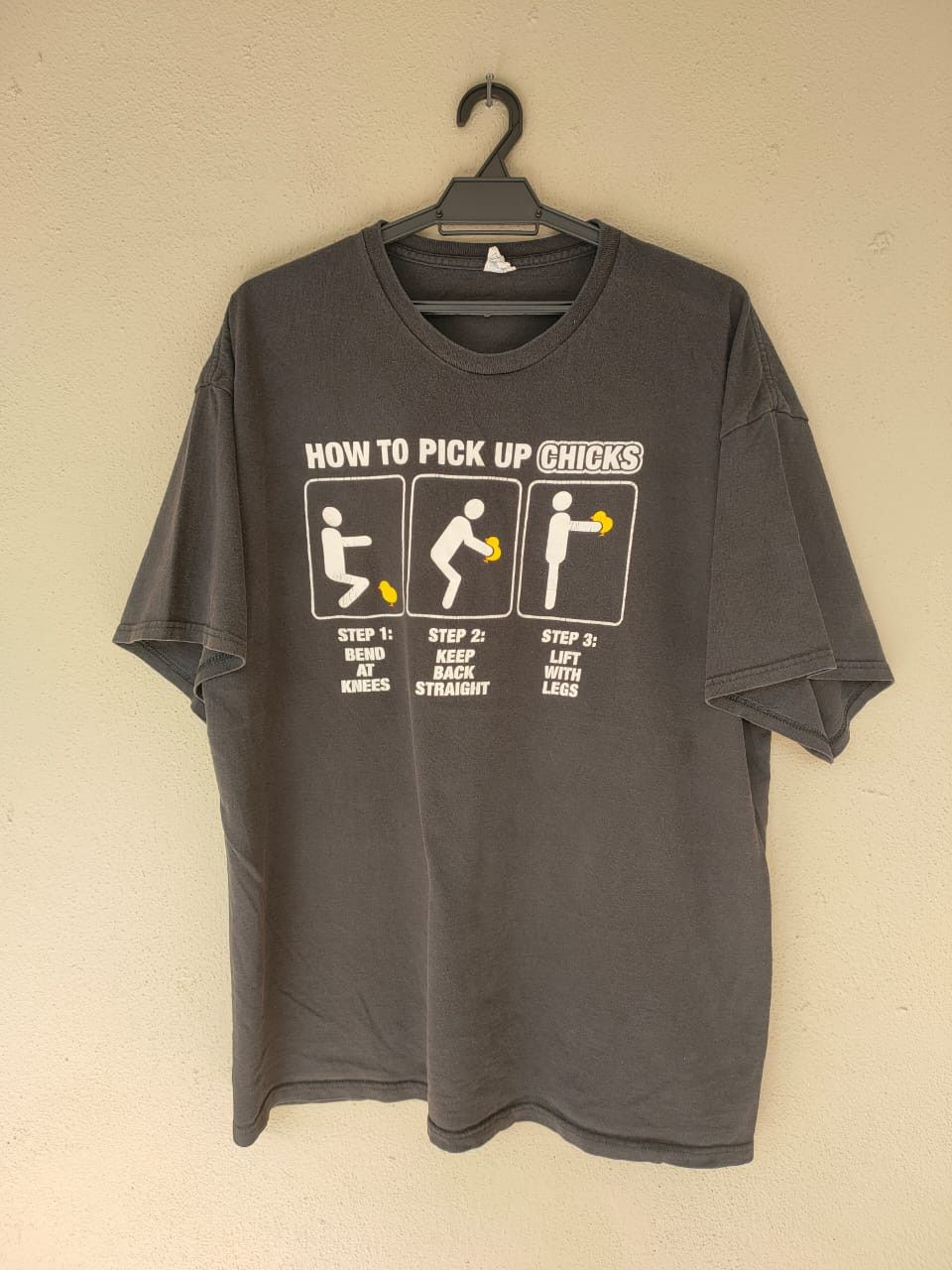 Vintage Y2K Humor T How to Pick your Chick Size US XL / EU 56 / 4 - 1 Thumbnail