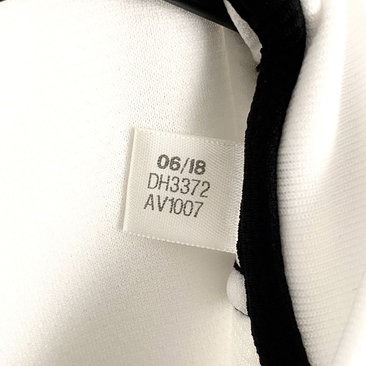 Adidas 2018 2019 Real Madrid Spain Adidas Home Soccer Jersey Size US S / EU 44-46 / 1 - 5 Thumbnail