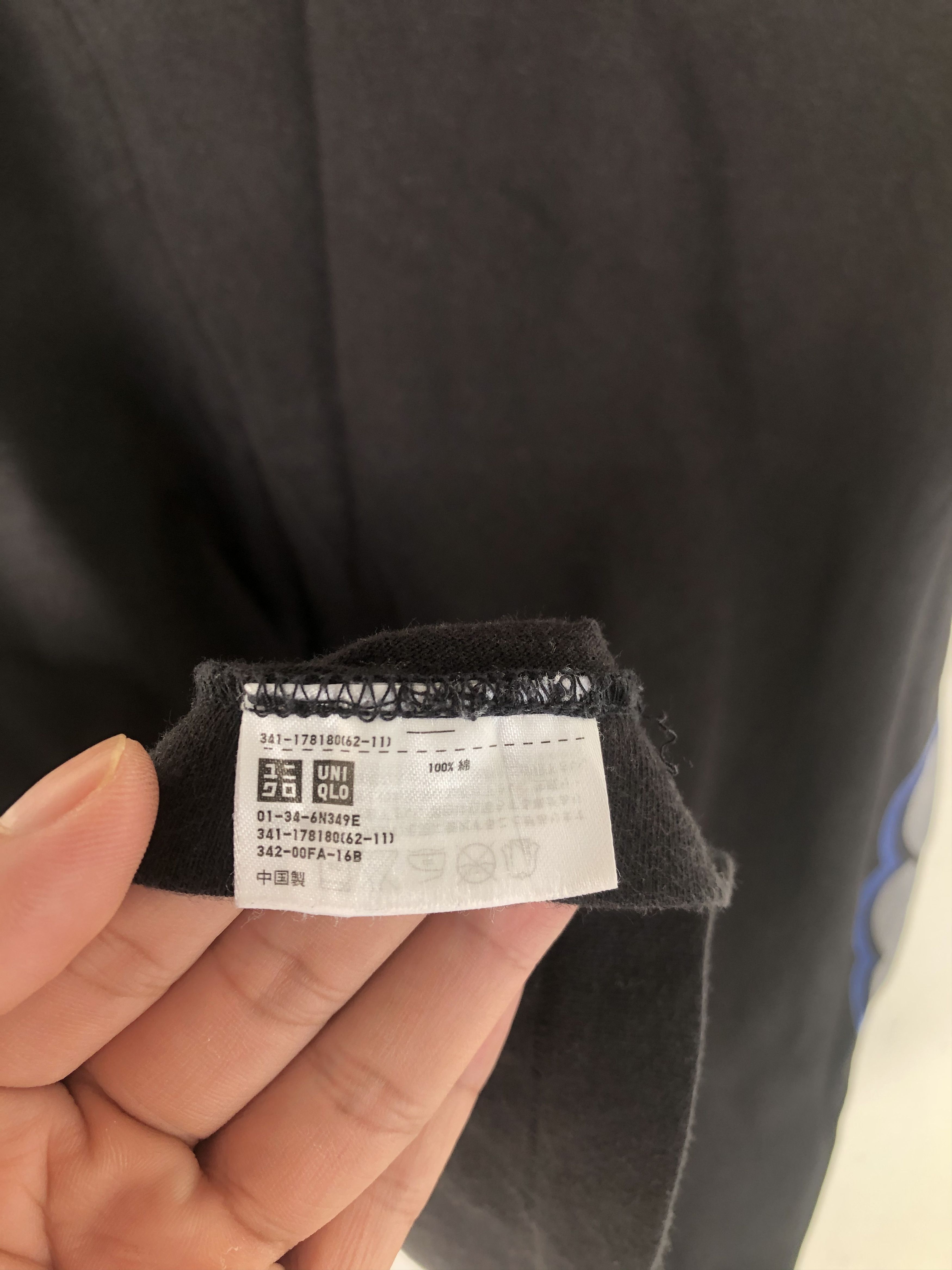 Kaws × Uniqlo Uniqlo X Kaws Tee Size US L / EU 52-54 / 3 - 6 Thumbnail