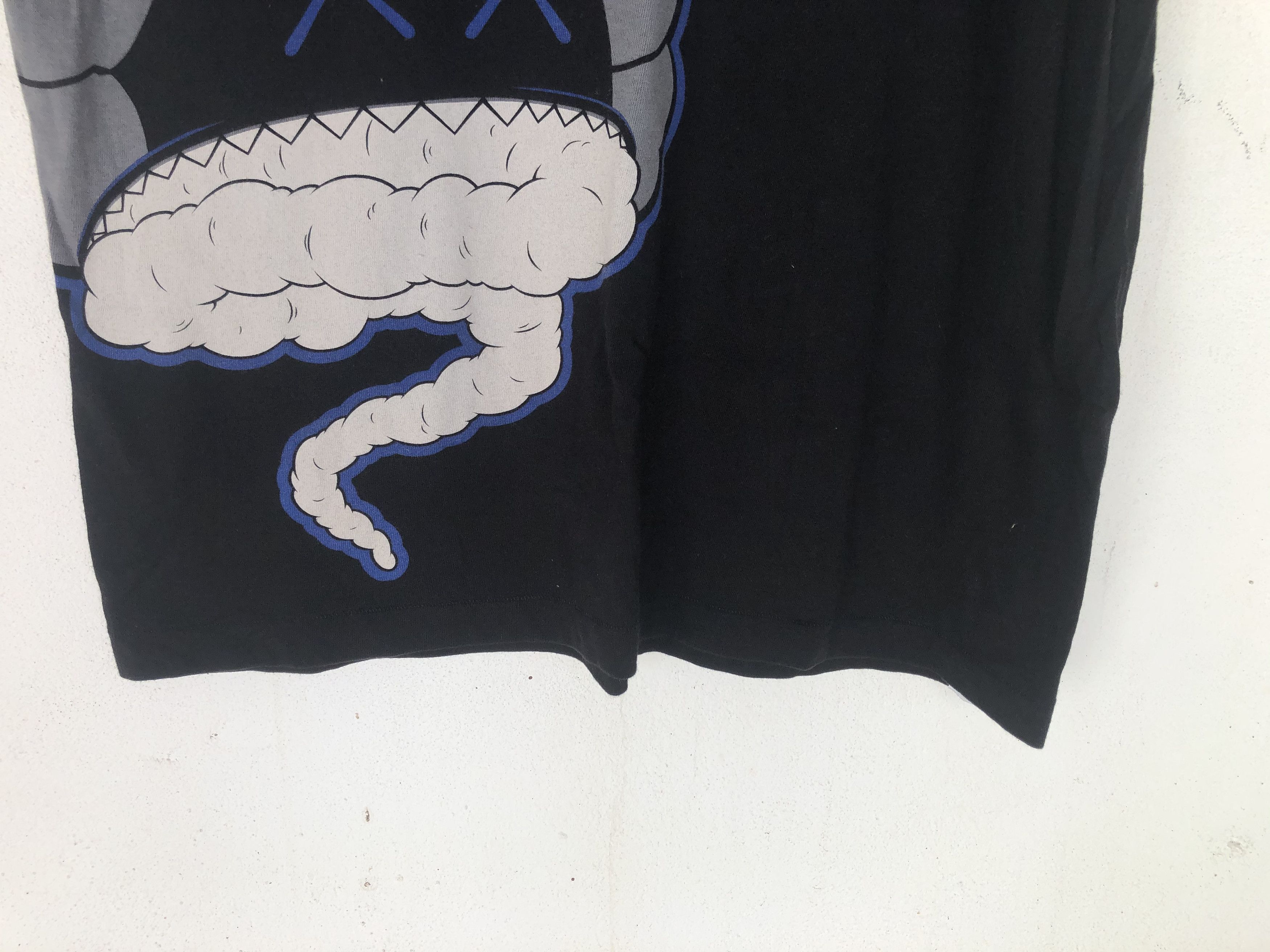 Kaws × Uniqlo Uniqlo X Kaws Tee Size US L / EU 52-54 / 3 - 4 Thumbnail