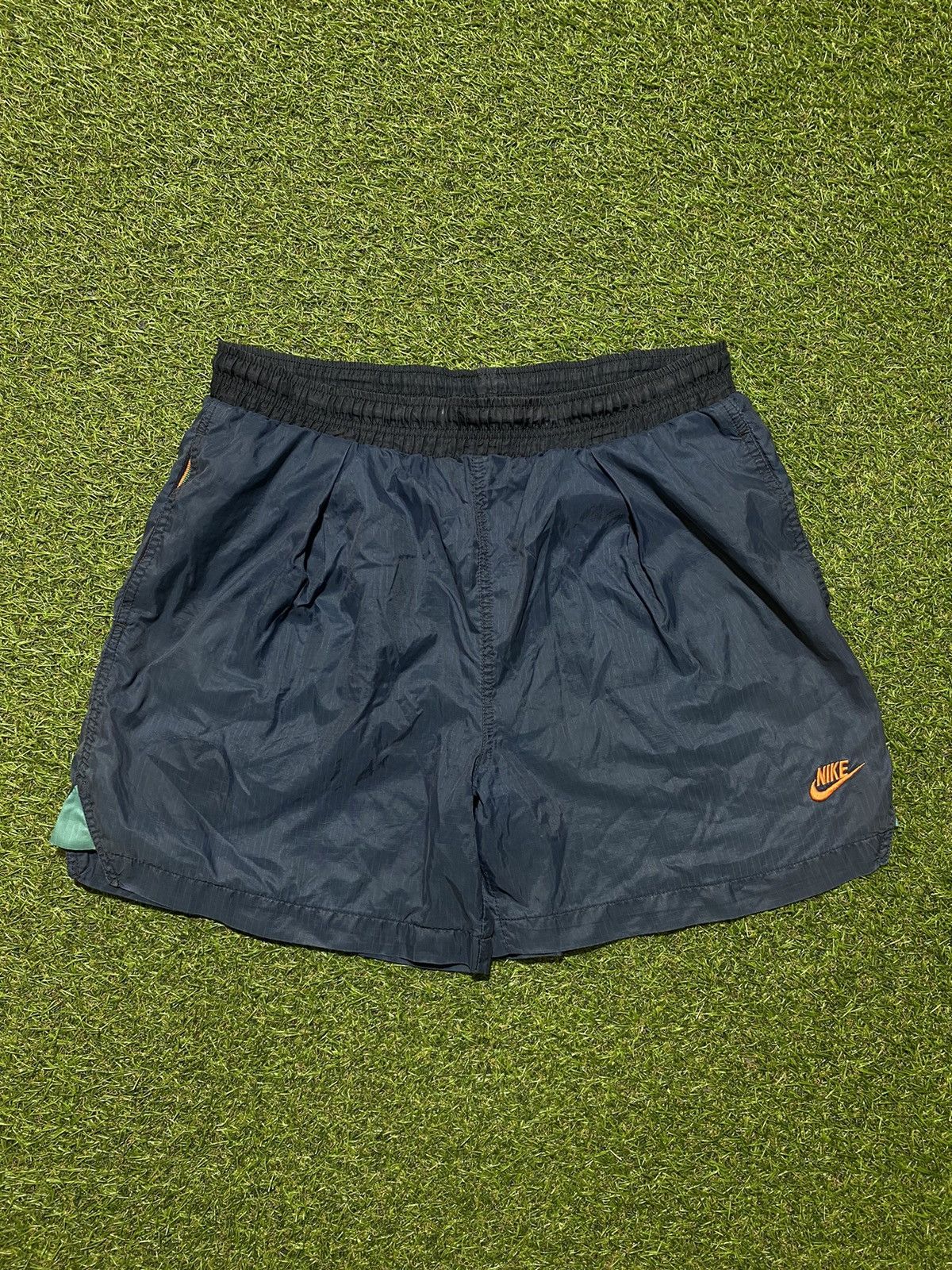 Nike Vintage 90s Nike shorts streetwear swoosh casual y2k size S Size US 30 / EU 46 - 1 Thumbnail