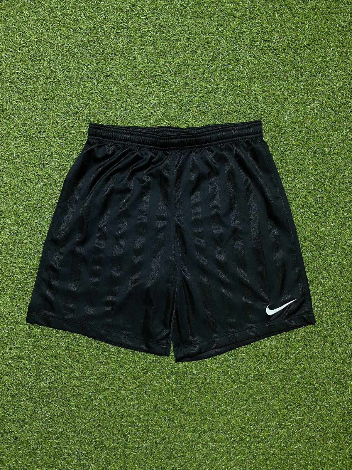 Nike Vintage Nike shorts streetwear swoosh casual y2k size S Size US 30 / EU 46 - 1 Thumbnail