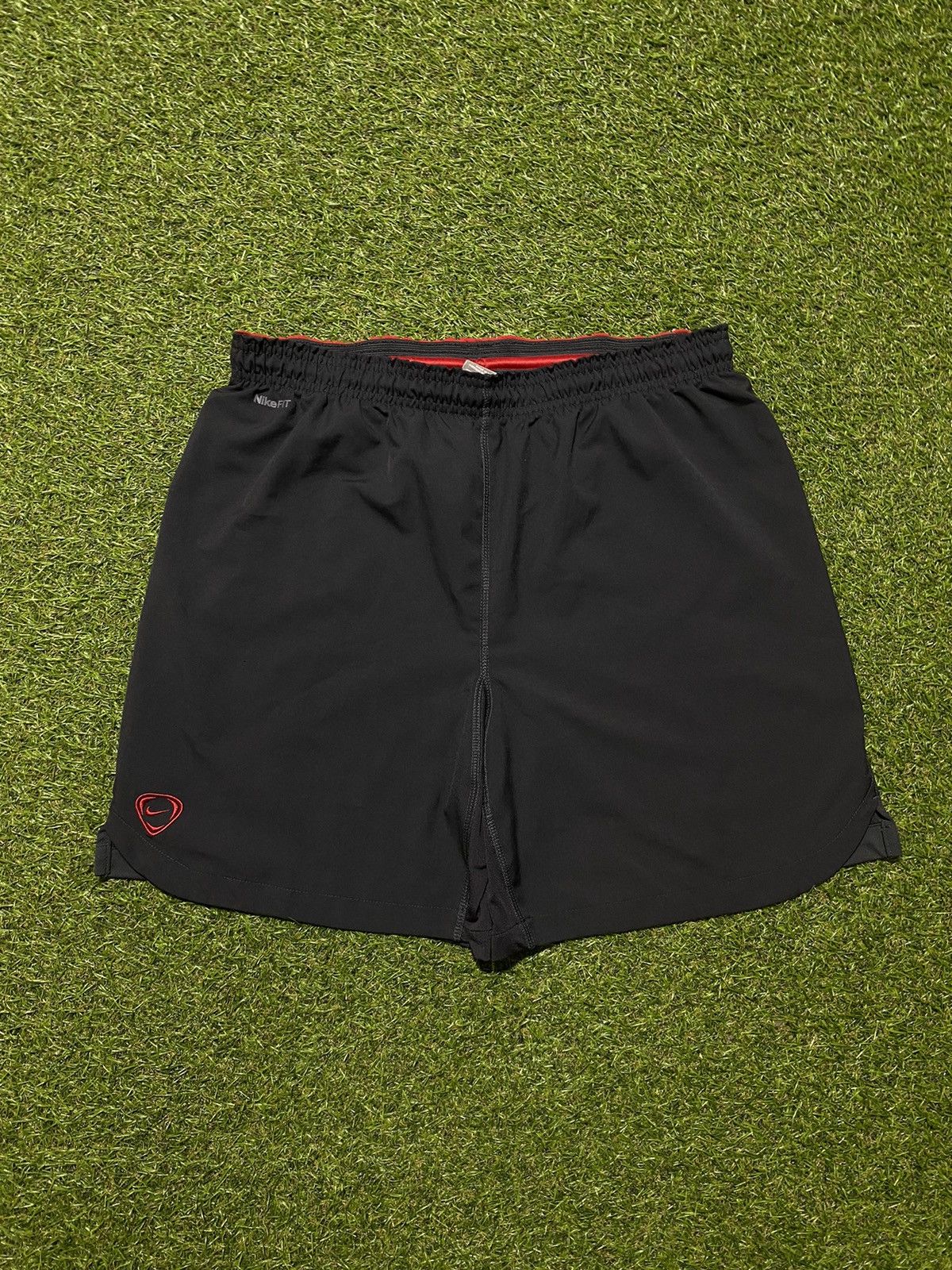 Nike Vintage Nike shorts streetwear swoosh casual y2k size L Size US 34 / EU 50 - 1 Thumbnail