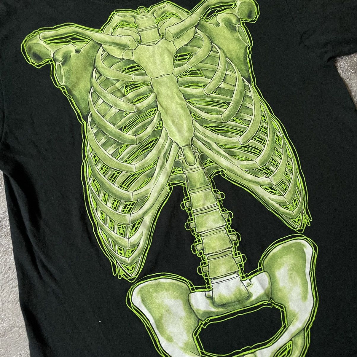 Band Tees Vintage Y2K BONES ABSTRACT CREEPY VAMP ANGRY L Size US L / EU 52-54 / 3 - 6 Thumbnail