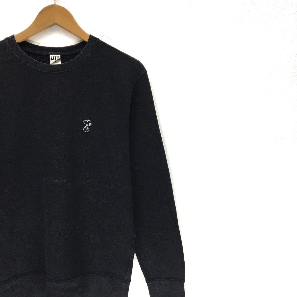 Kaws × Peanuts × Uniqlo Snoopy x KAWS Crewneck Sweatshirt Size US S / EU 44-46 / 1 - 4 Thumbnail