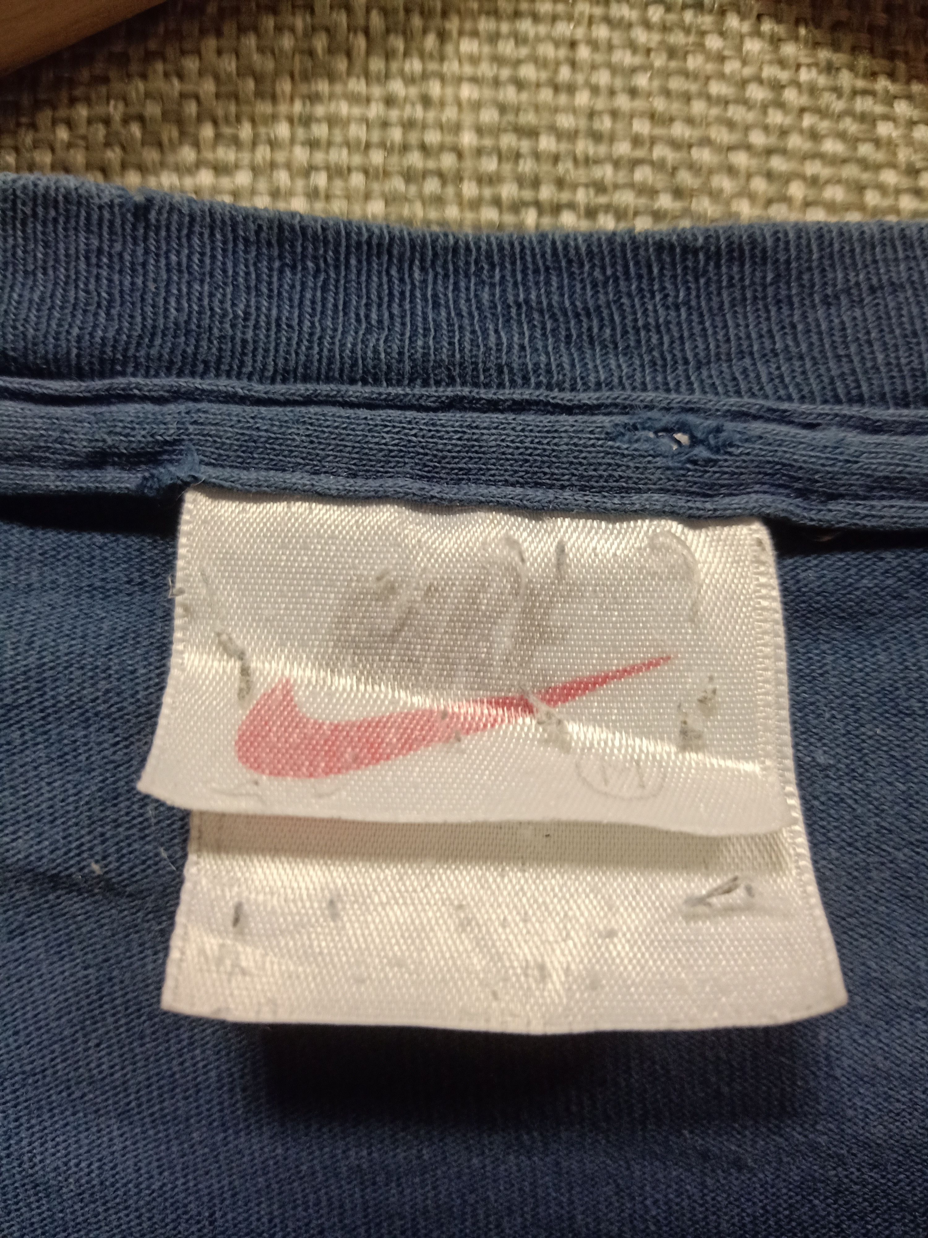 Nike vintage 90s t shirt nike spell out Size US L / EU 52-54 / 3 - 3 Thumbnail